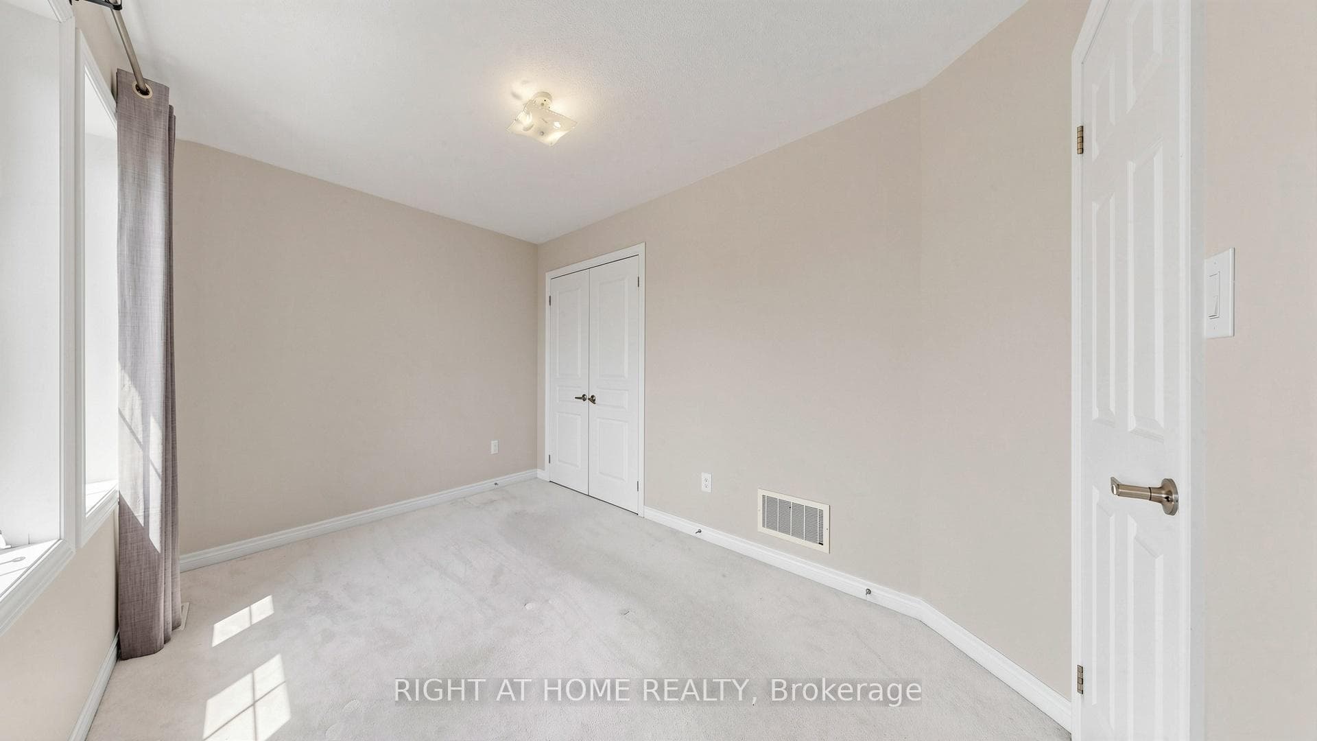 2379 Quetico Crescent photo 28