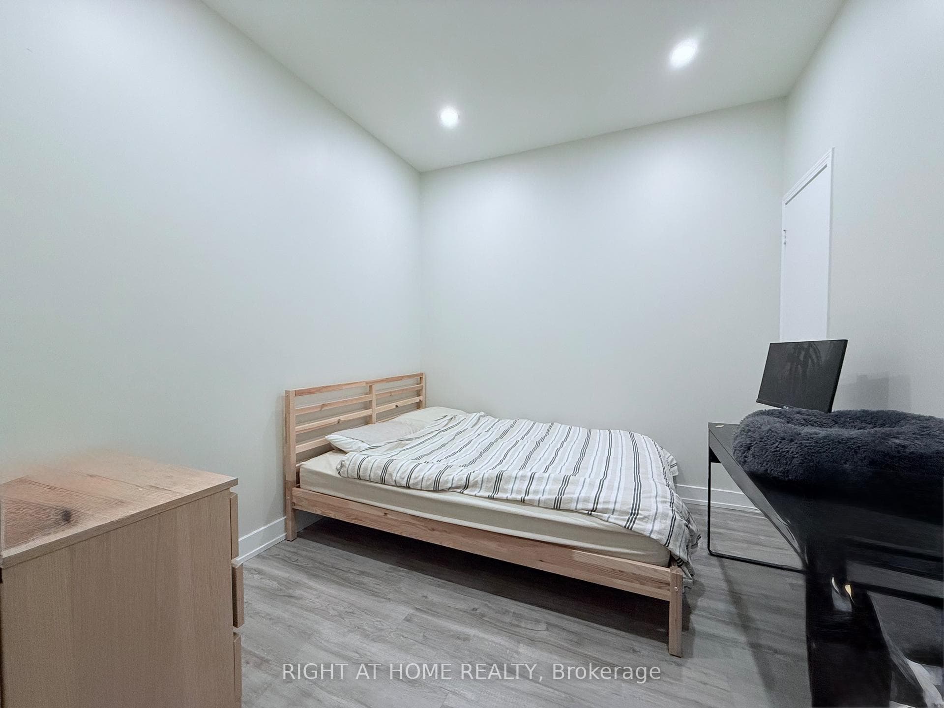 7 King Street Unit 2310 photo 9