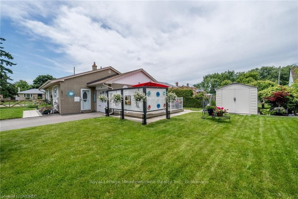 164 PRINCE CHARLES Drive photo 32