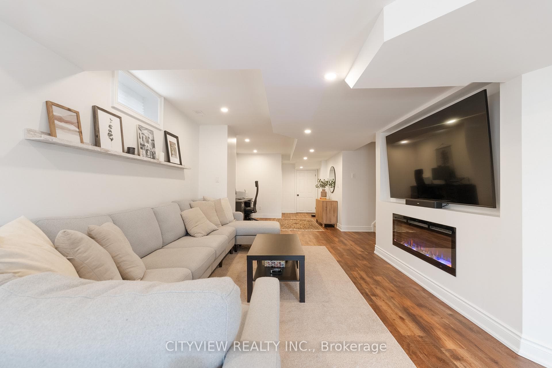 15 Moore Crescent photo 35
