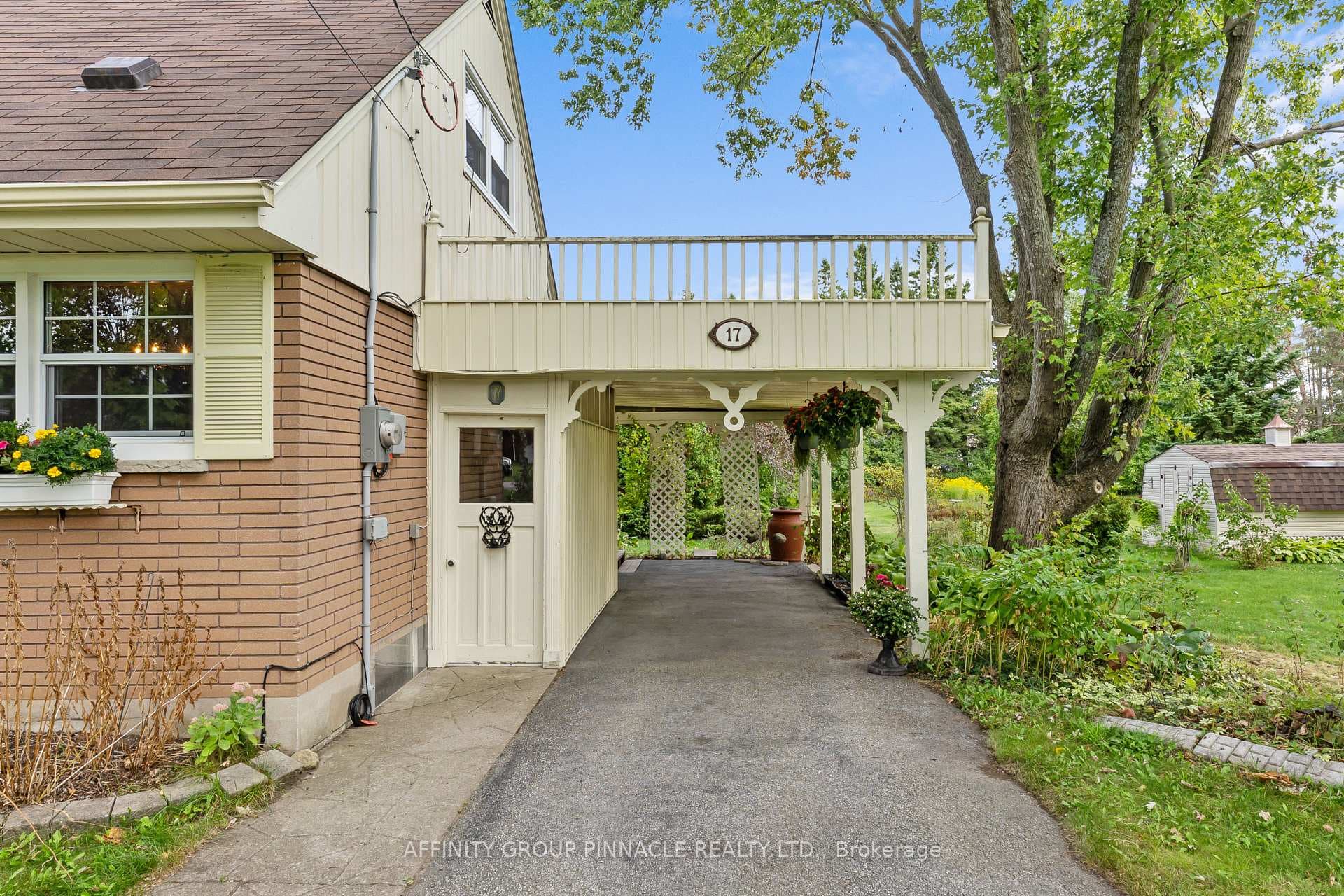 17 Richard Avenue photo 35