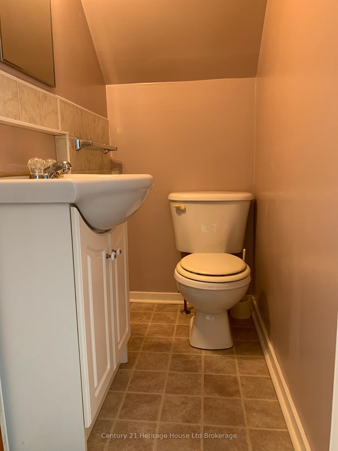 225 Algonquin Drive photo 9