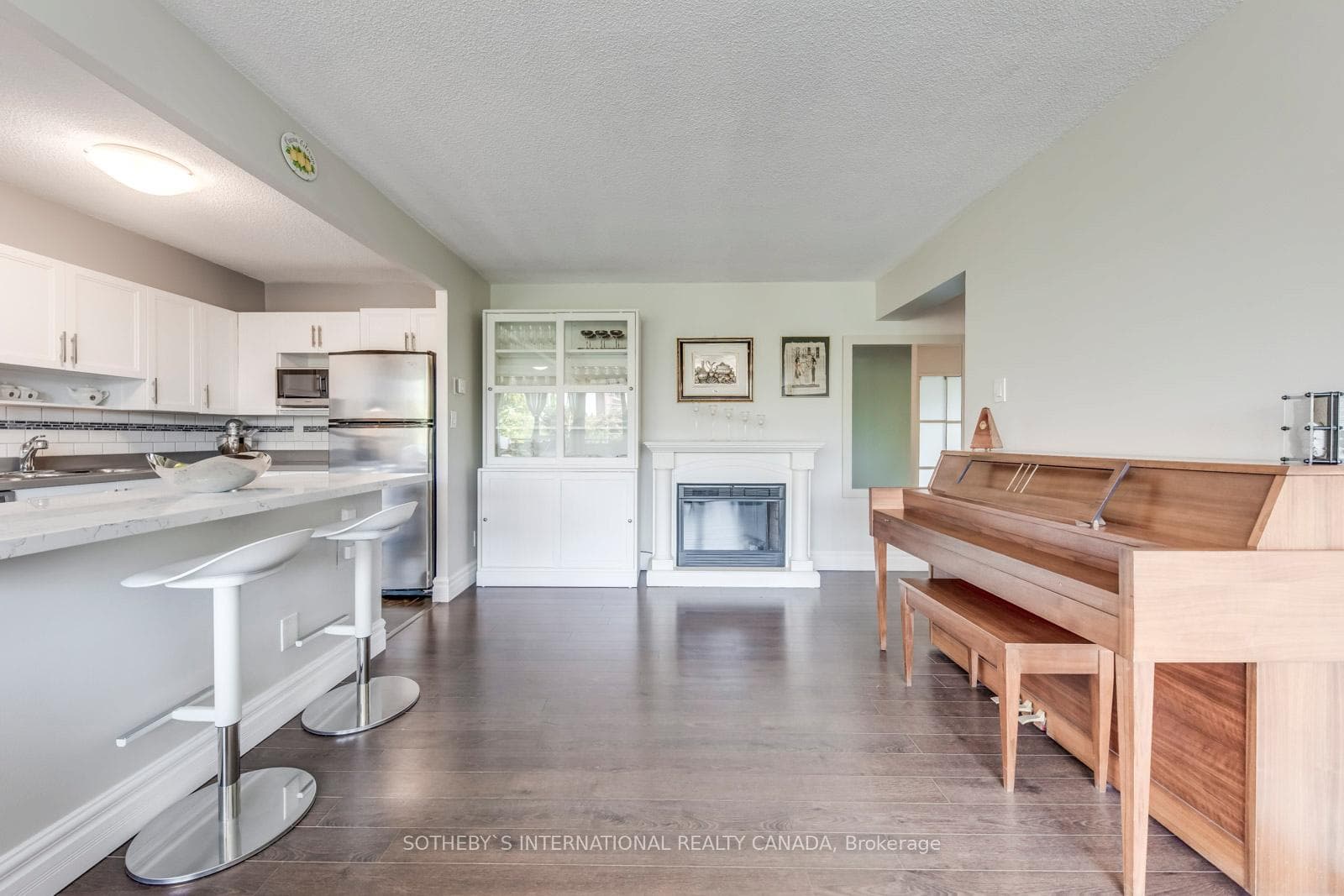 20 Sunrise Avenue Unit 401 photo 6