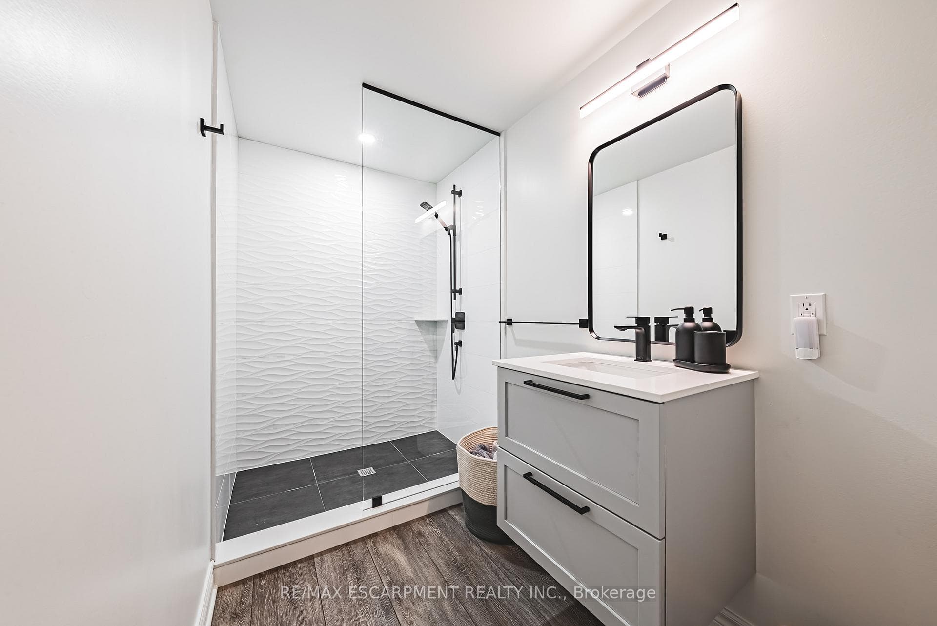 2244 Dewsbury Drive photo 35