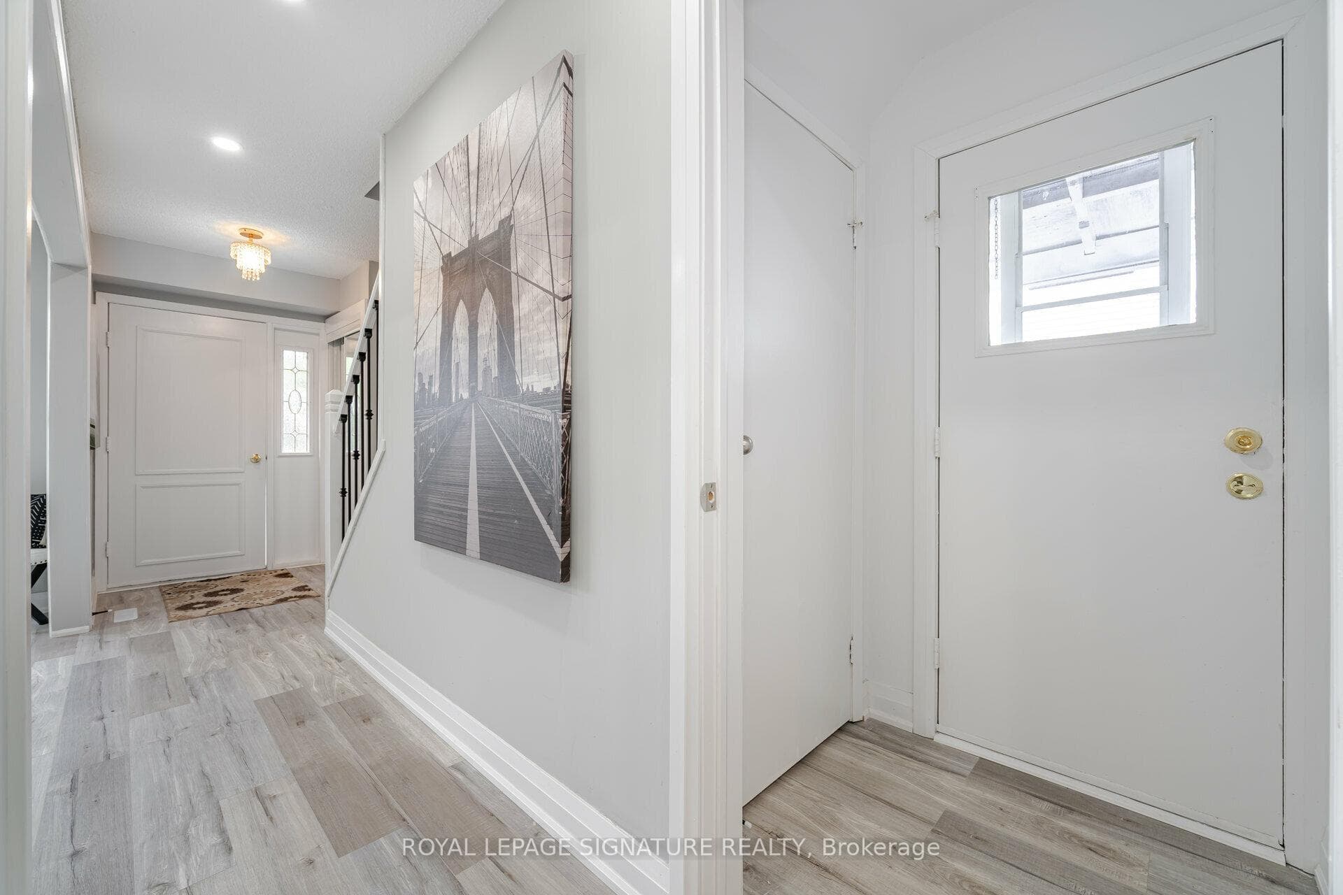 1299 Fenelon Crescent photo 22