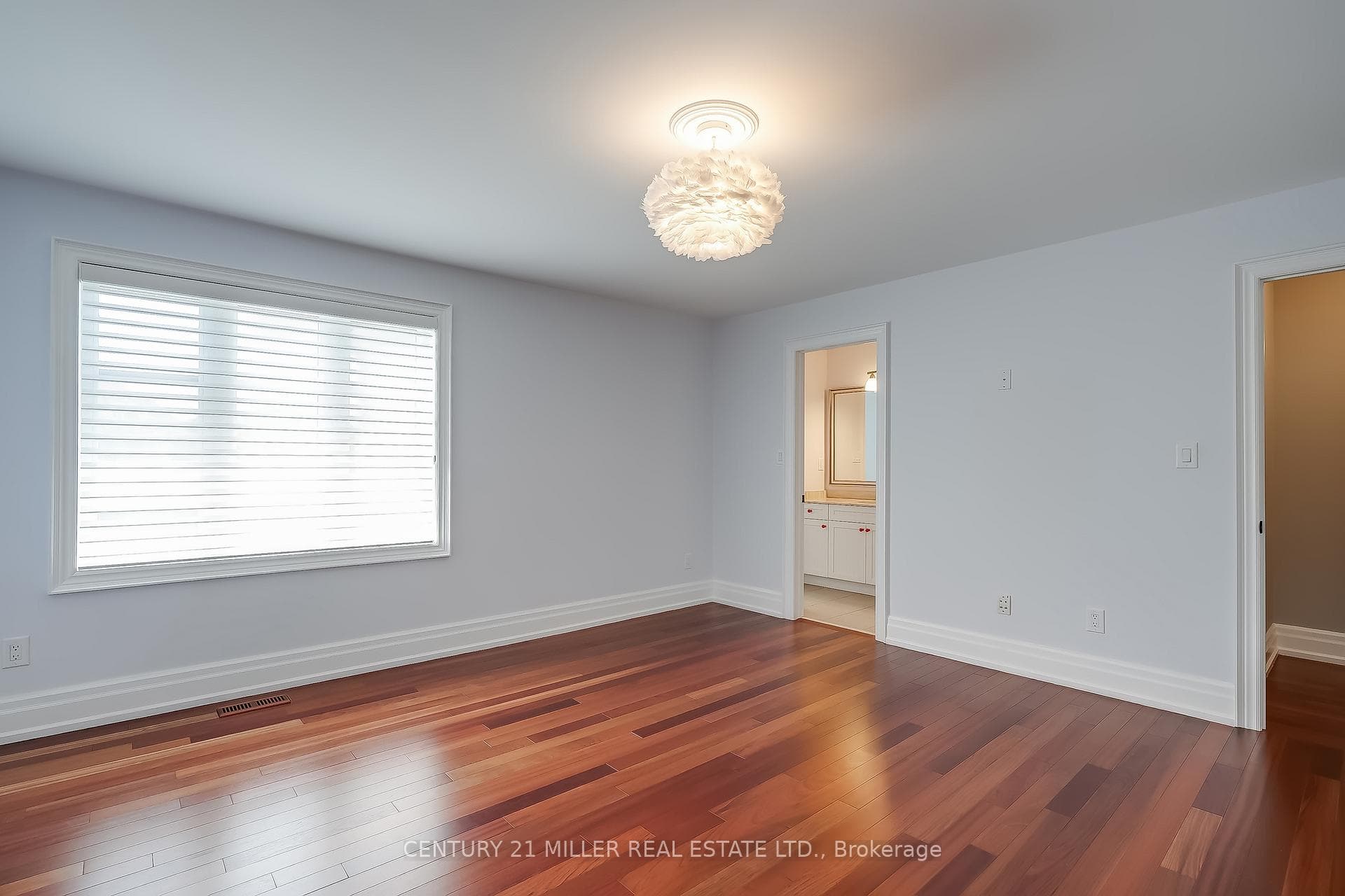 3145 Saddleworth Crescent photo 22