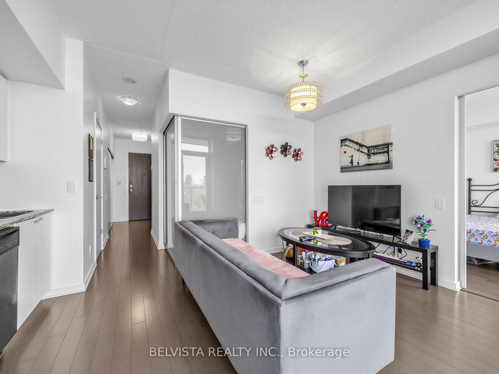 105 The Queensway Avenue Unit 805 photo 3