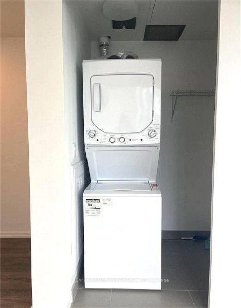 197 Yonge Street Unit 2812 photo 8