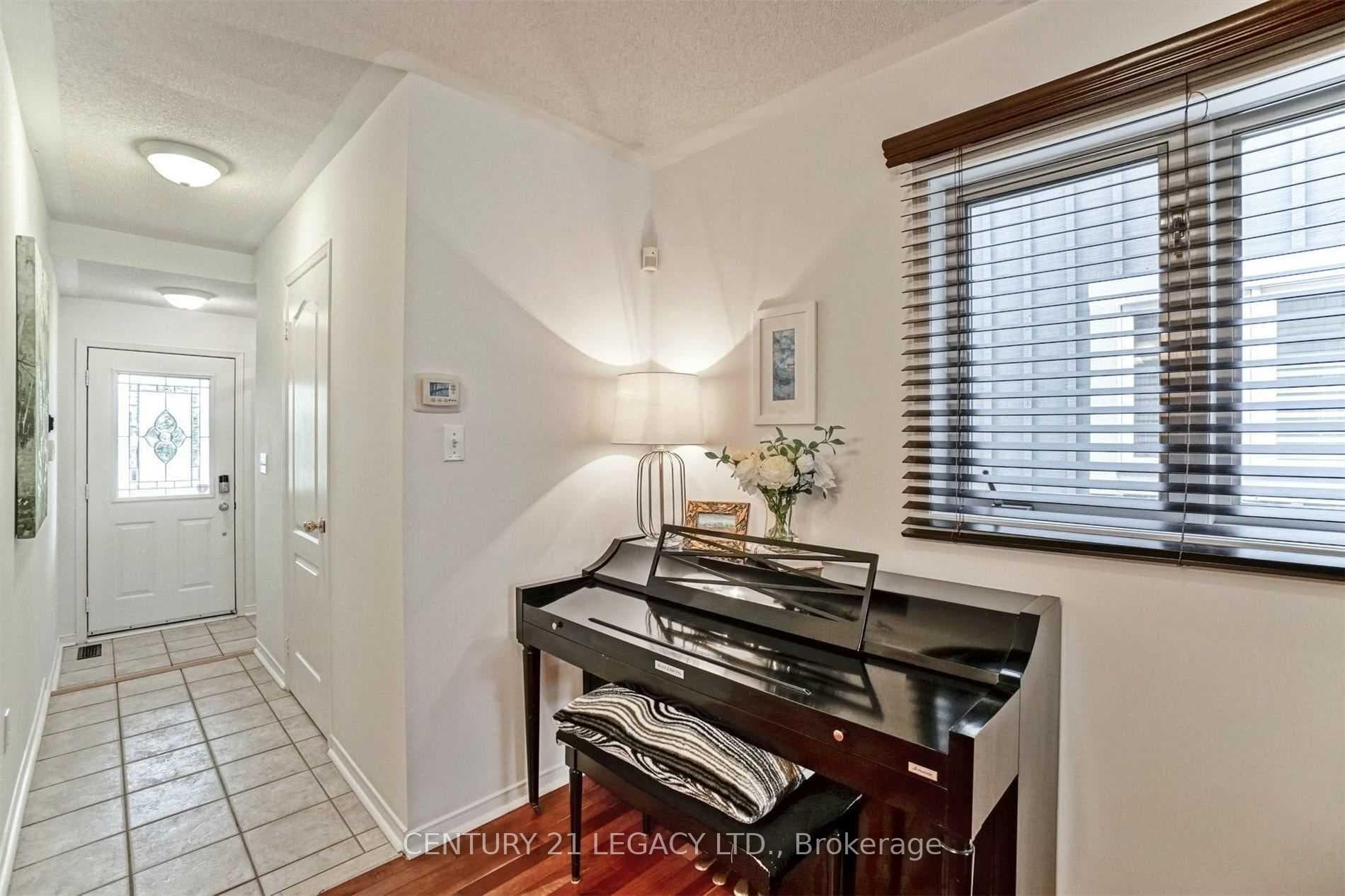 1098 Carding Mill Place photo 3