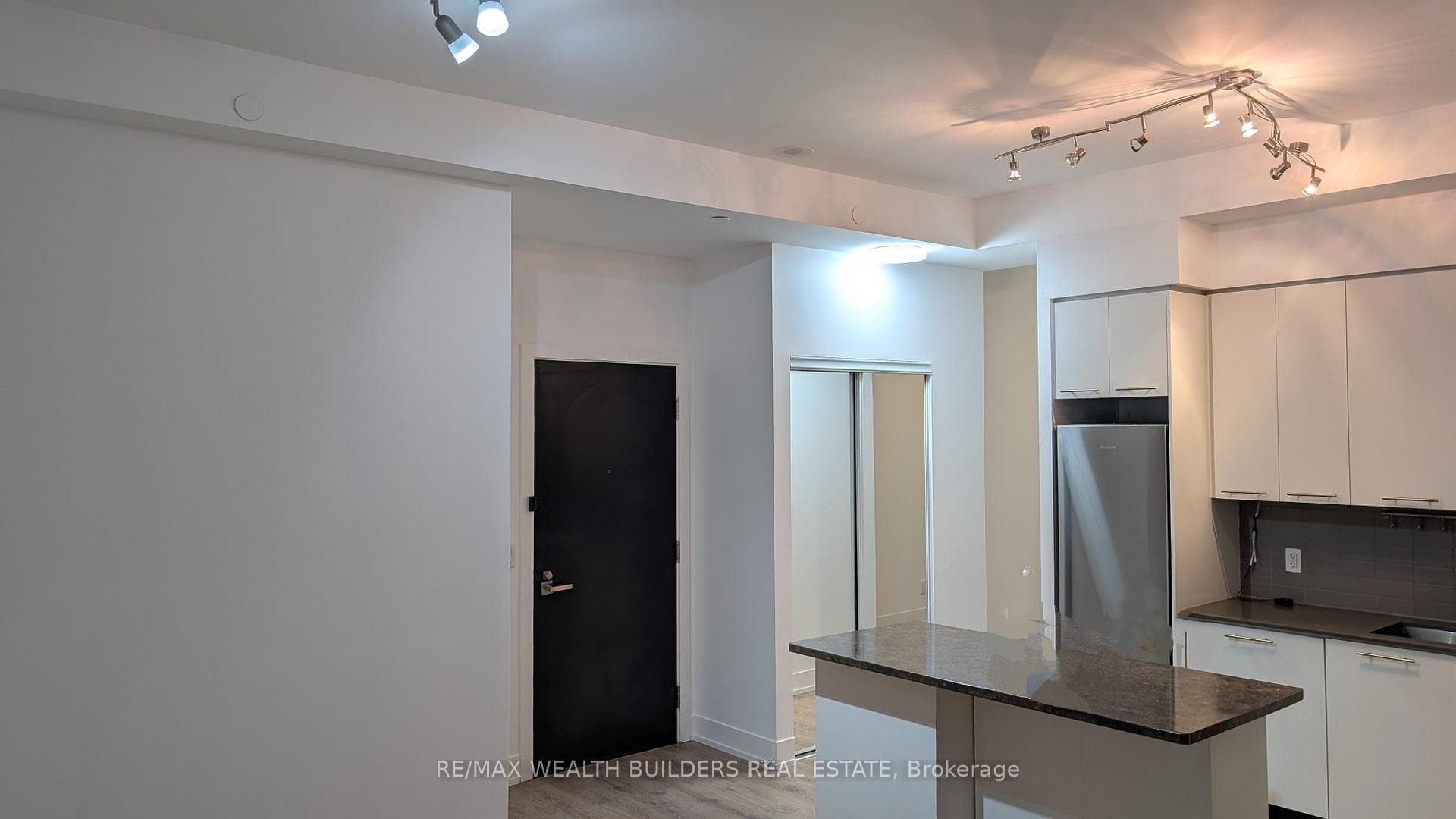 9471 Yonge Street Unit 213 photo 2
