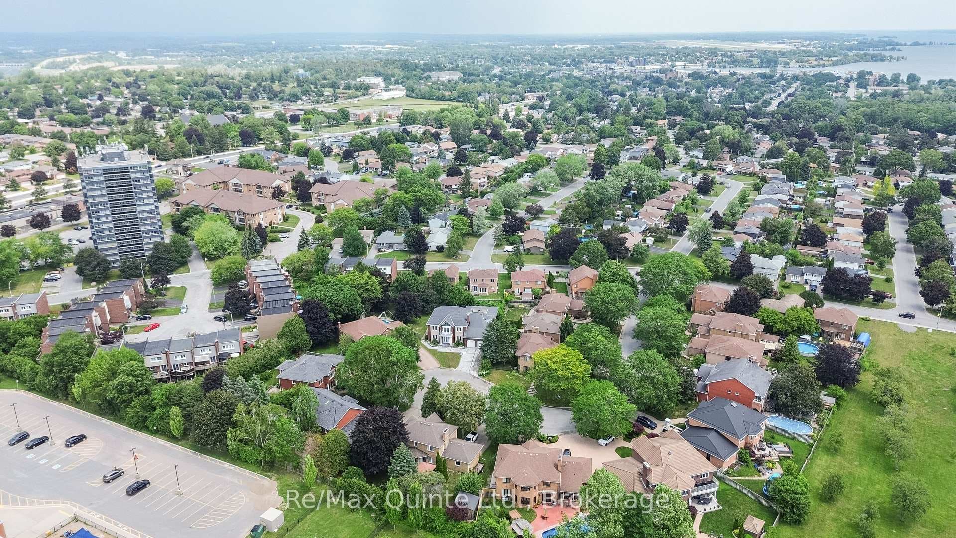 17 Applewood Court photo 49