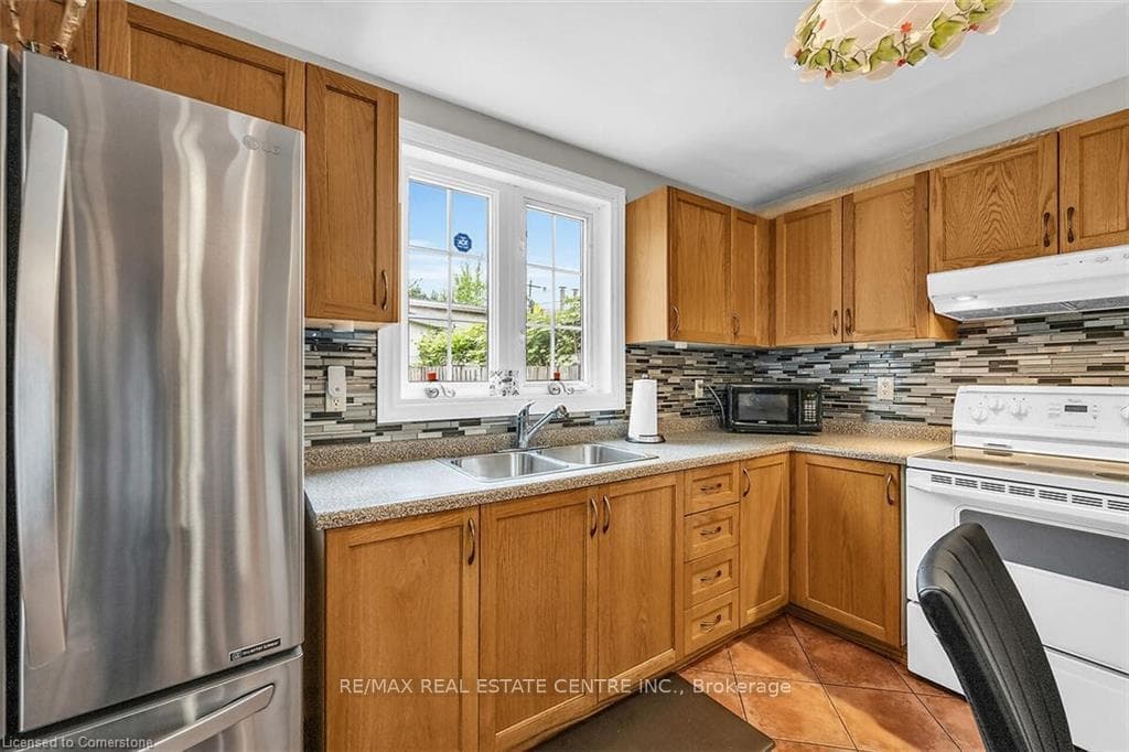 161 Oak Avenue photo 16
