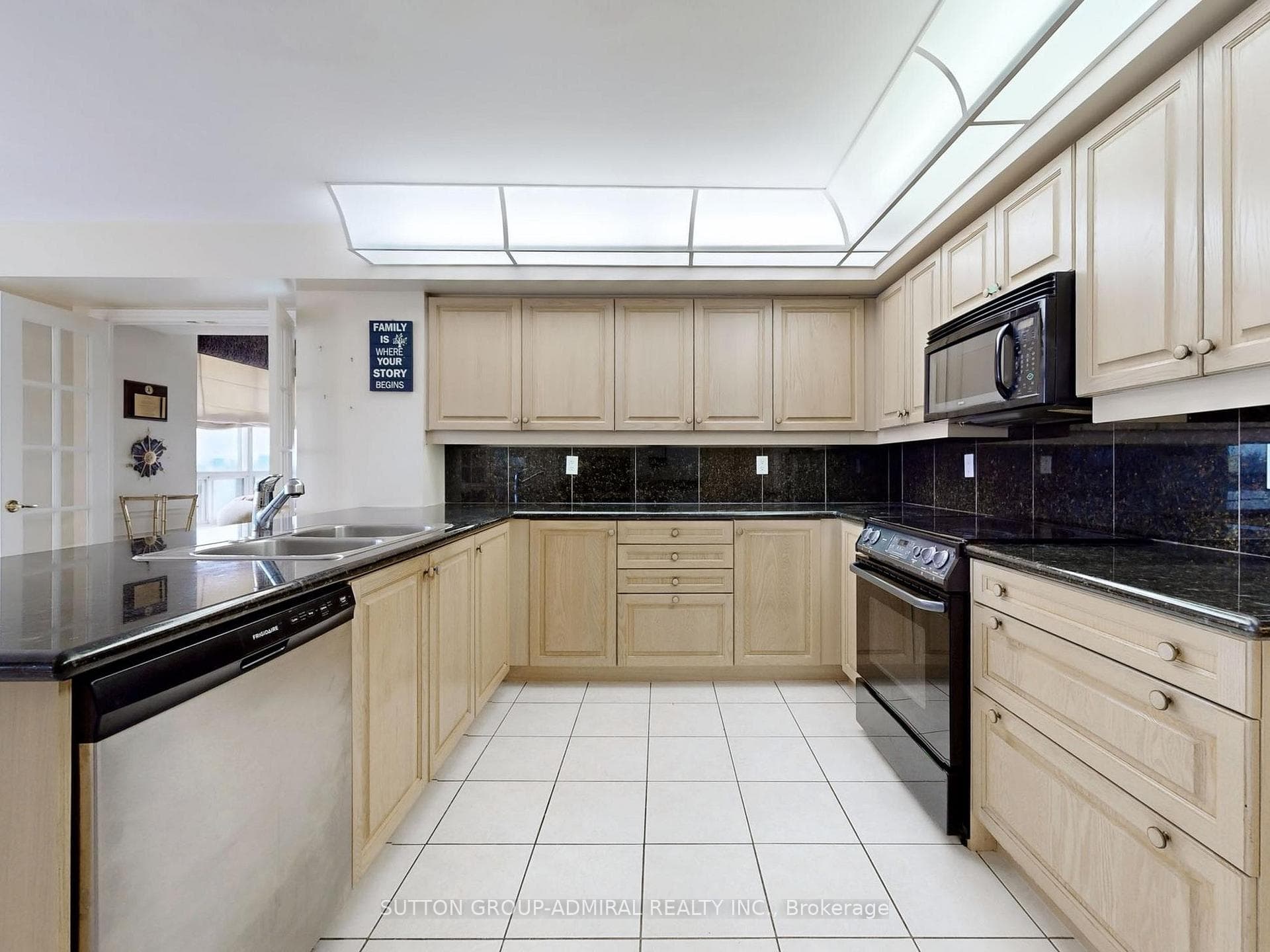 89 Skymark Drive Unit 1207 photo 14