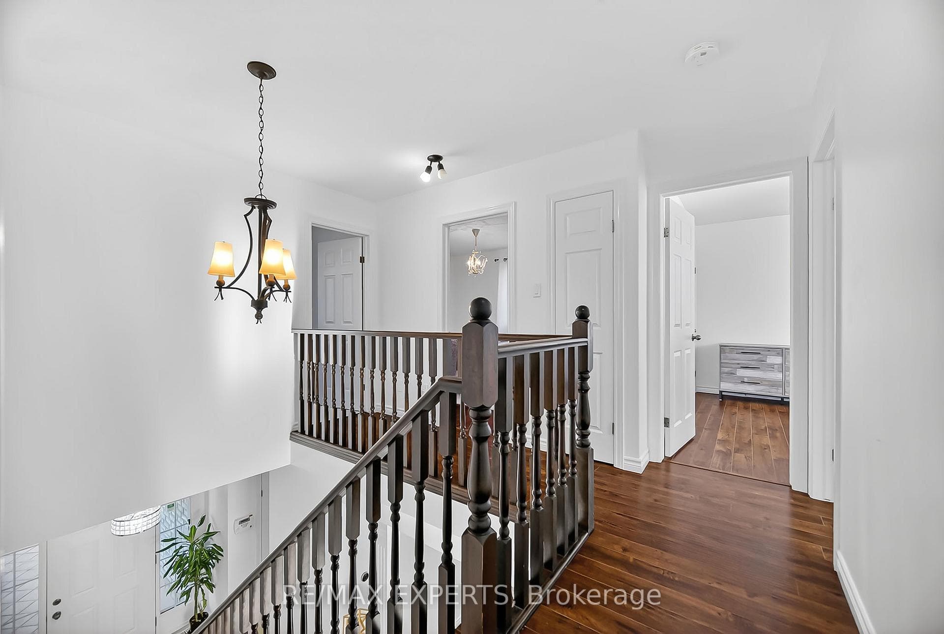 936 Talisman Crescent photo 16