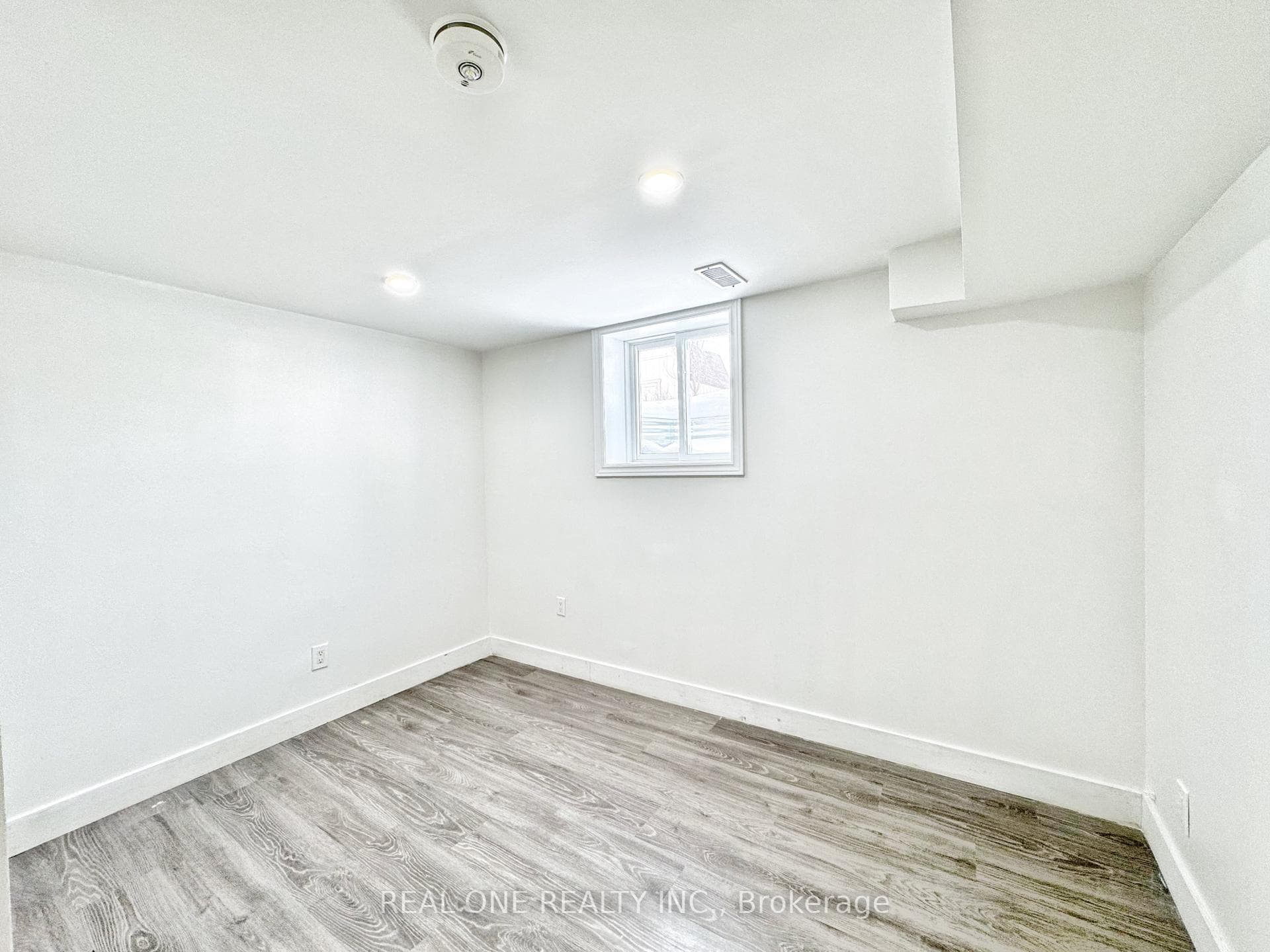 61 College Crescent photo 6