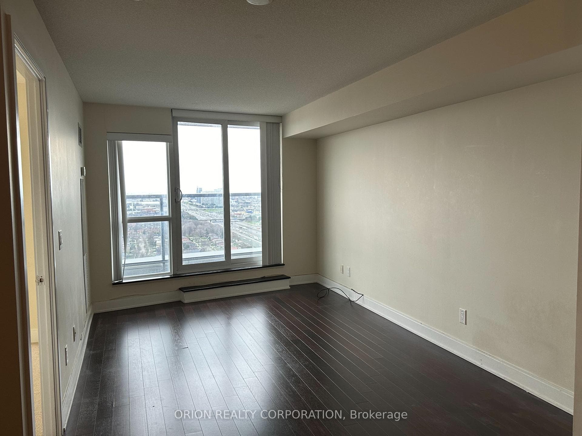 135 Village Green Square Unit 3725 photo 2