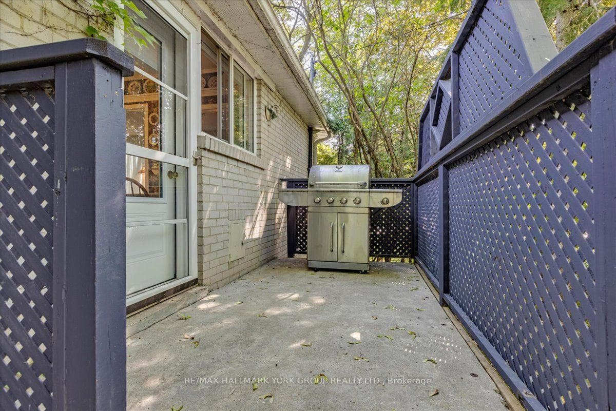 2 Corbett Crescent photo 29