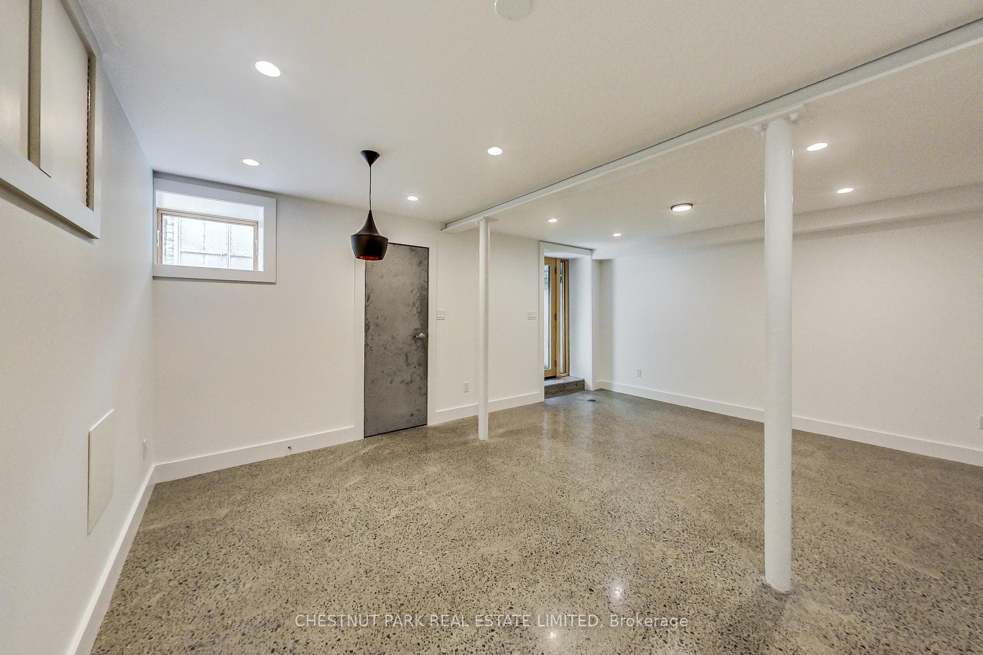 37 Tyndall Avenue Unit Lower photo 9