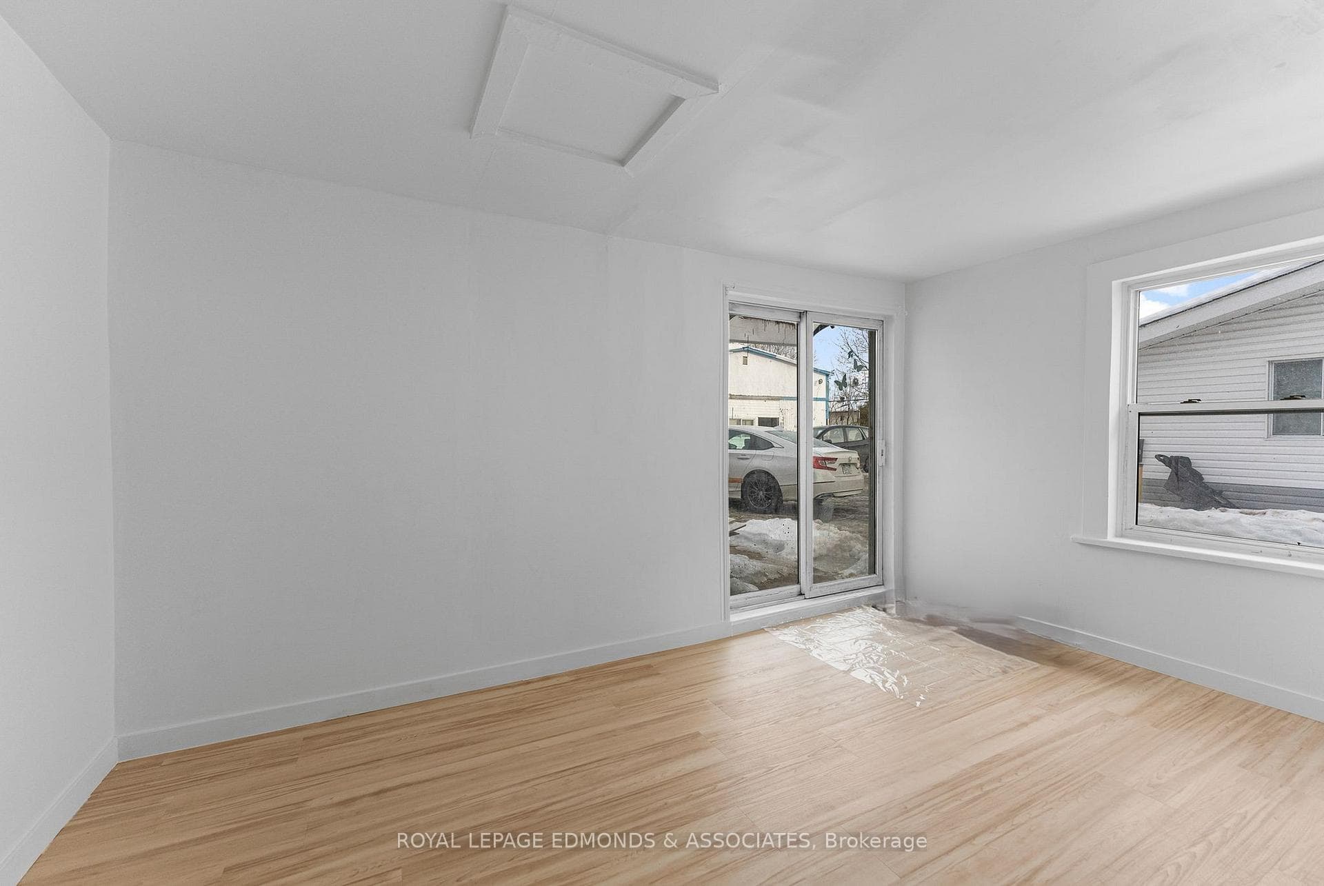 375 Christie Street photo 16