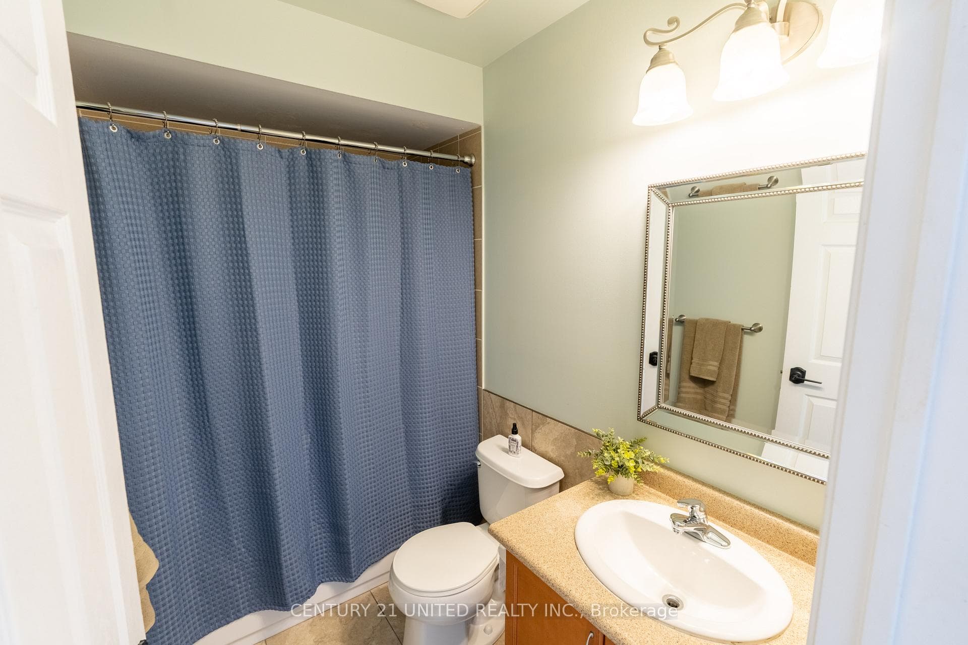 1360 Ireland Drive photo 17