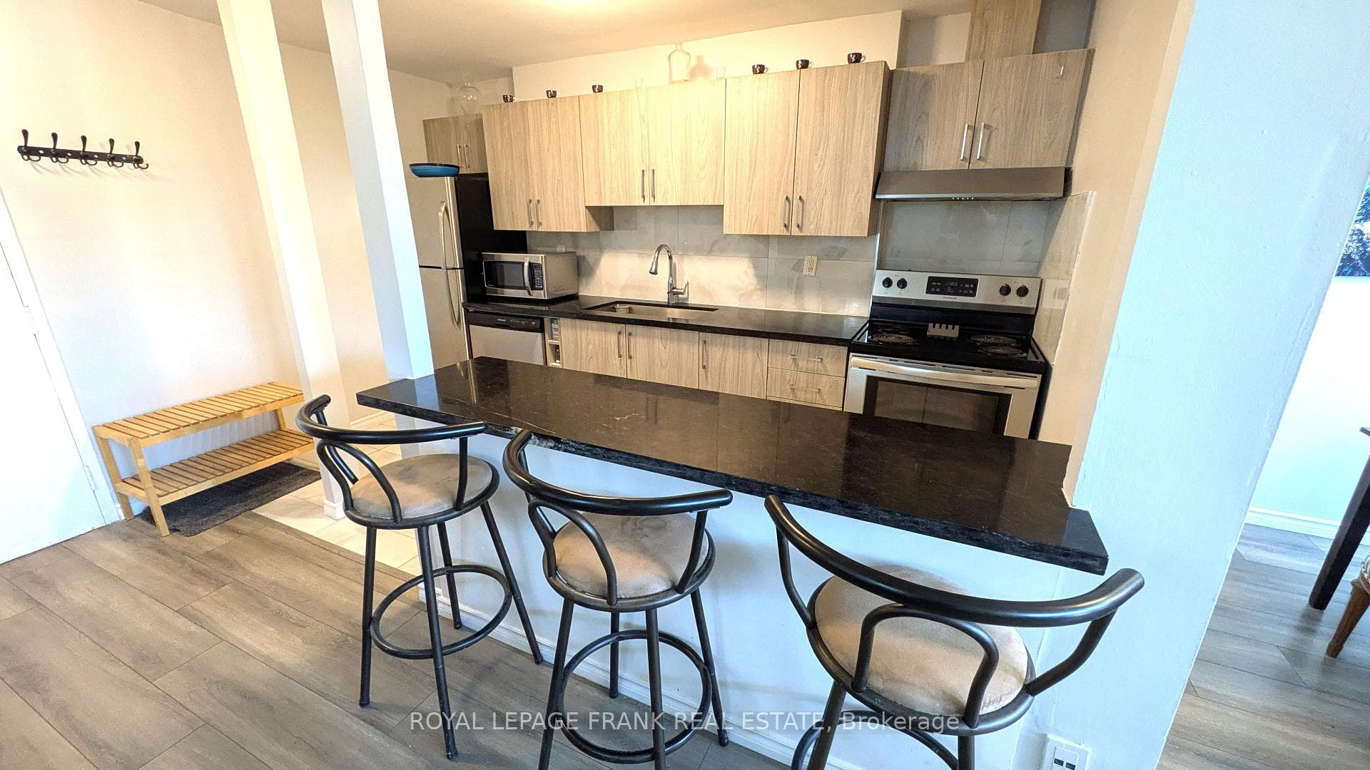 4060 Lawrence Avenue Unit 220 photo 4