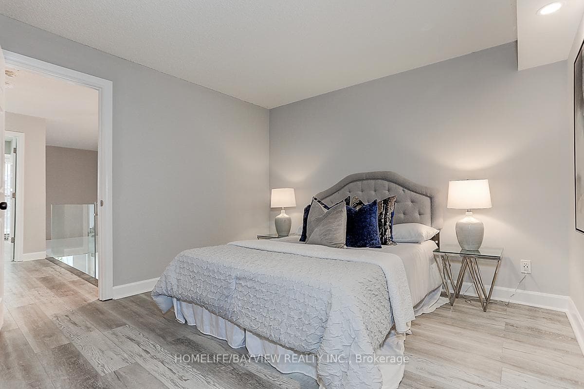 1050 The Queensway N/A Unit 107 photo 29
