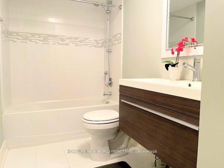 82 Lawrence Avenue photo 12
