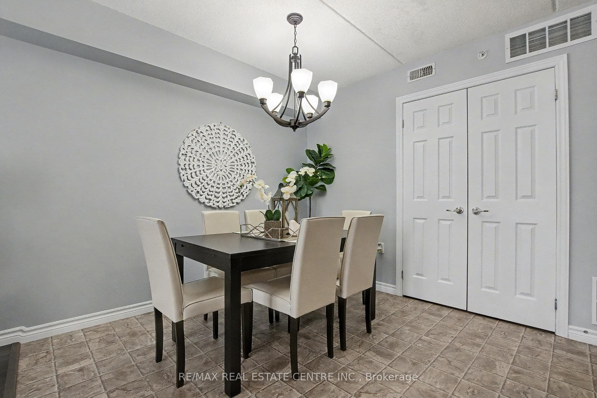 Spacious eat-in area