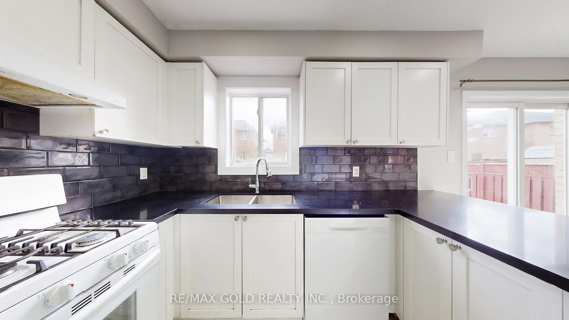 73 Pauline Crescent photo 15