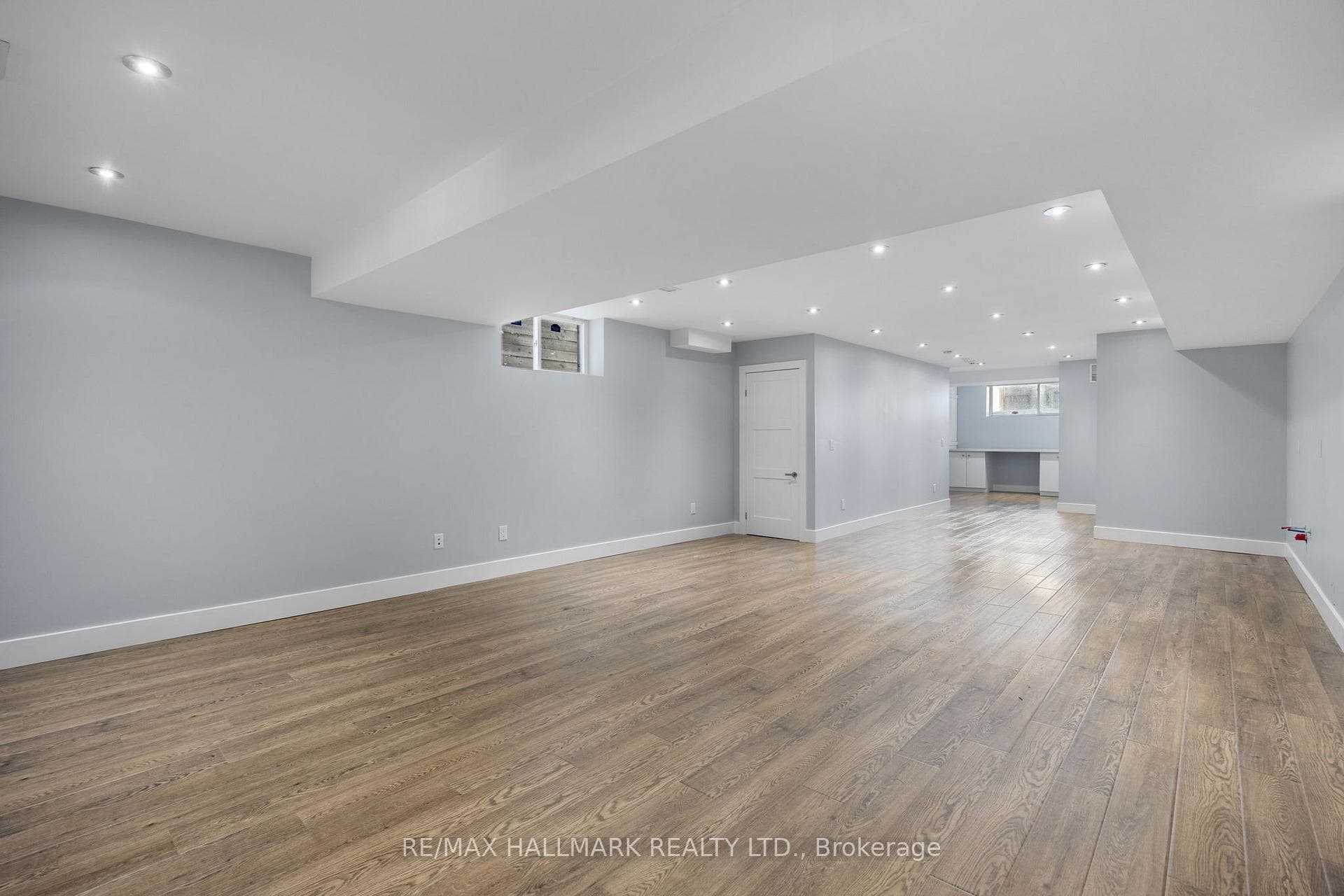 1549 Dundas Street photo 28