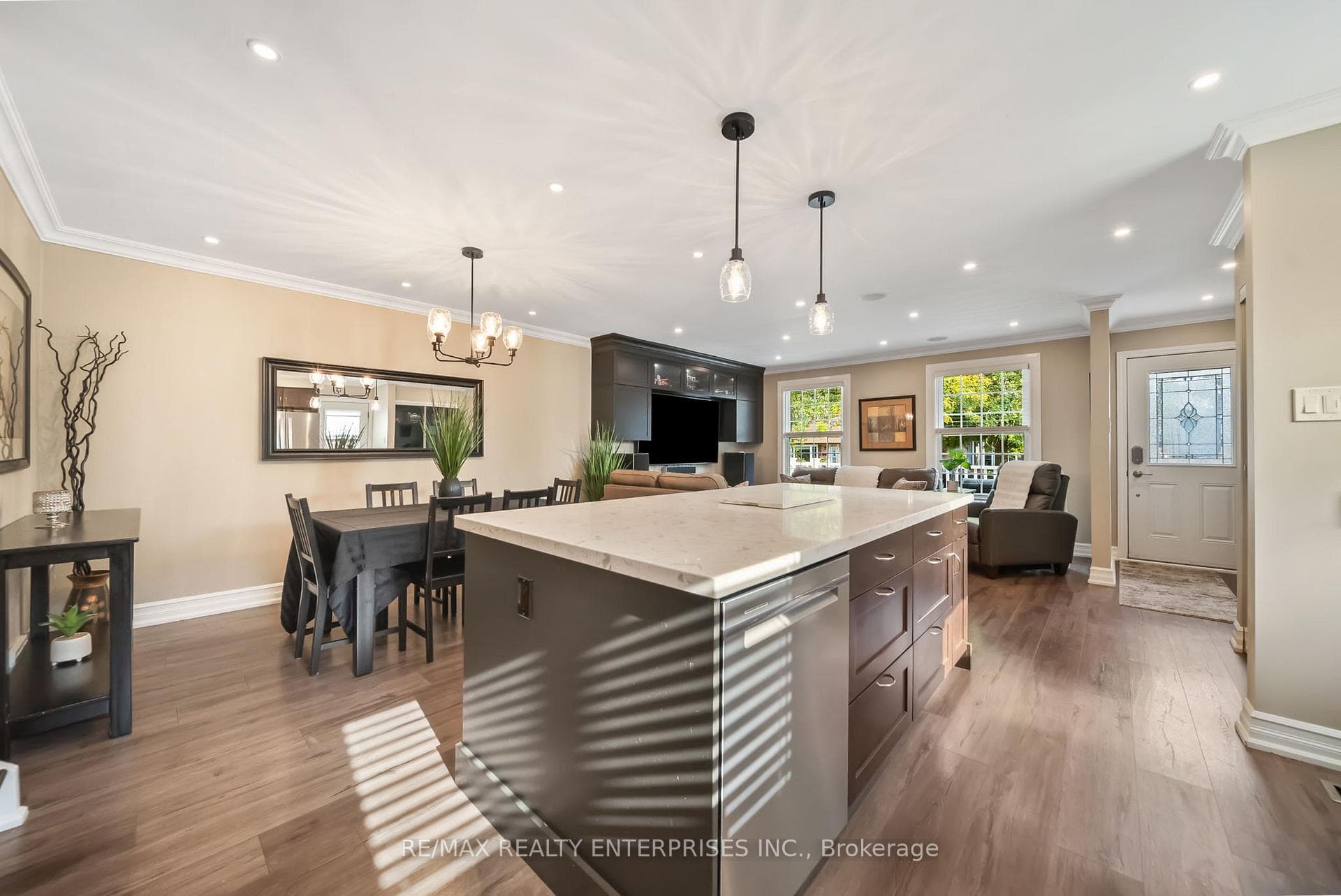 2025 Canning Court photo 2