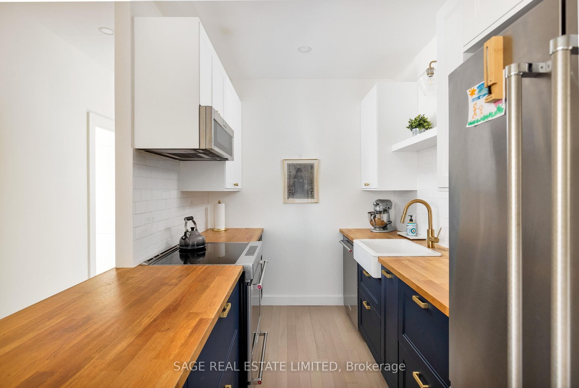 300 Coxwell Avenue Unit 301 photo 3