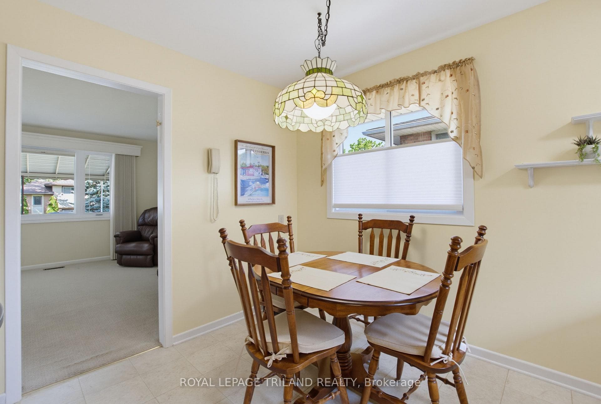 115 Champlain Crescent photo 6