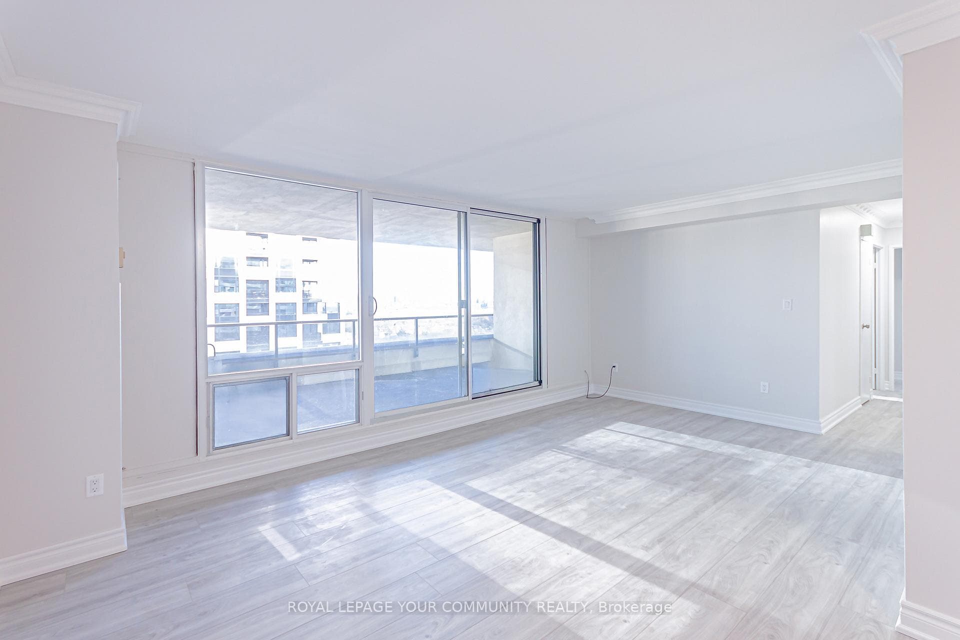 50 Quebec Avenue Unit 2205 photo 14
