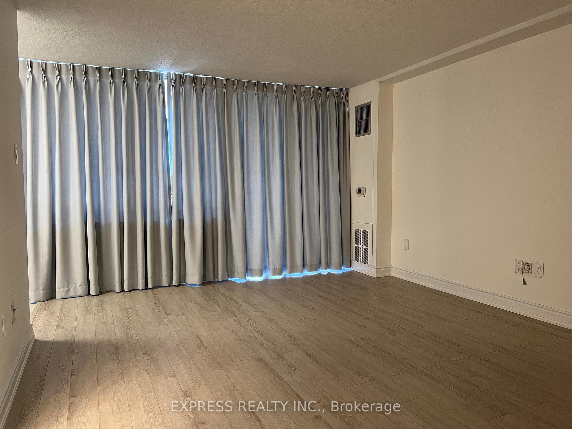 720 Spadina Avenue Unit 906 photo 3