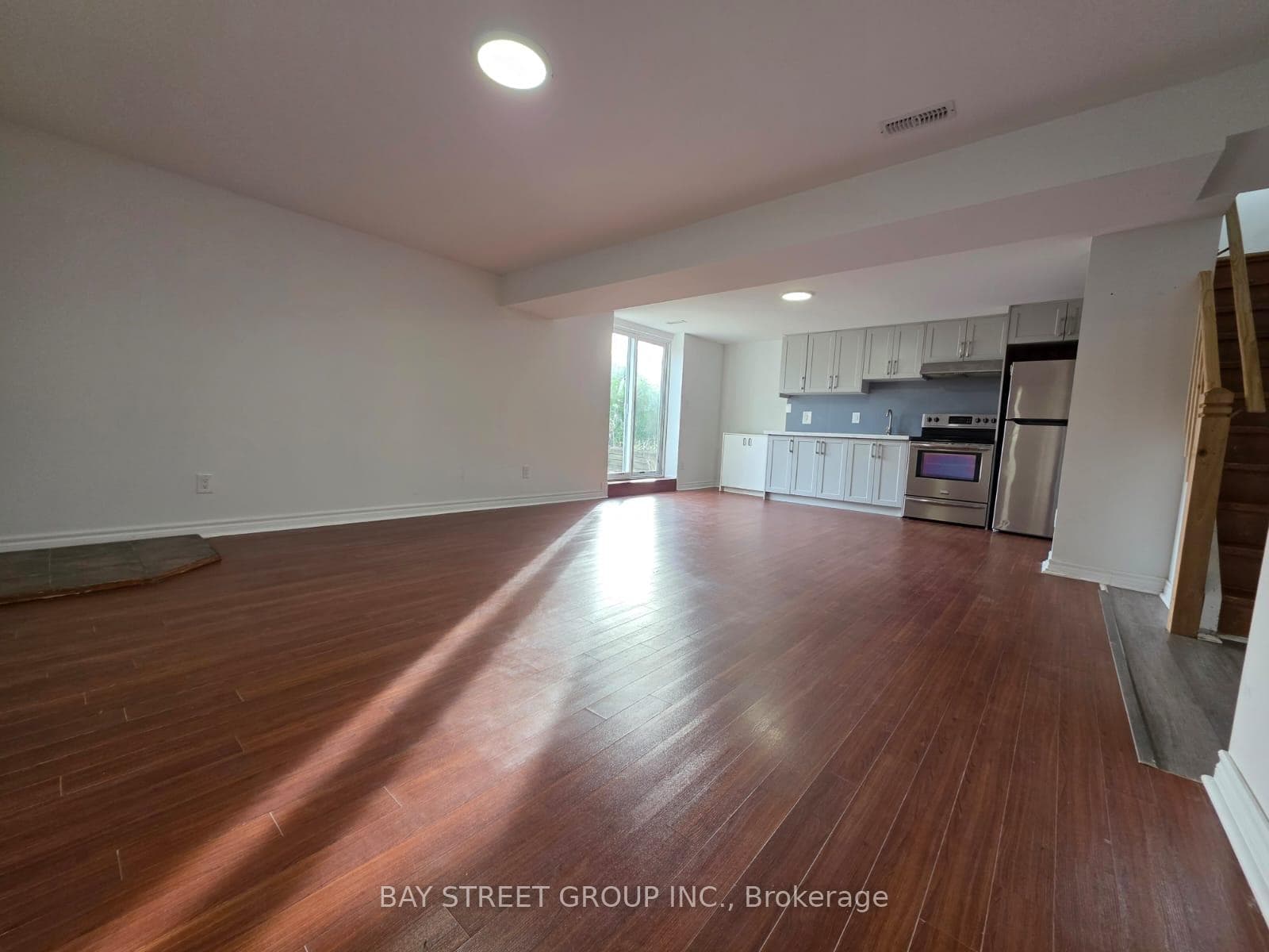 882 Southdown Drive Unit Bsmt photo 4