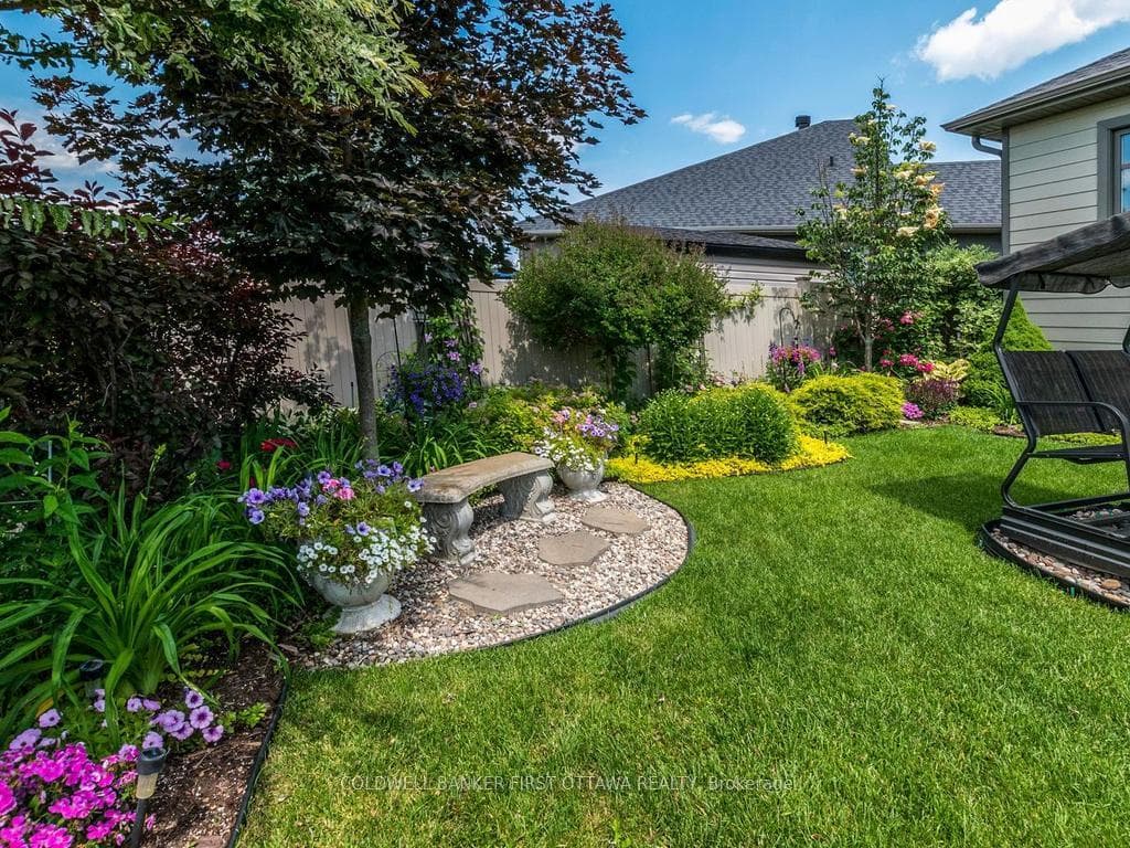 76 Bald Eagle Crescent photo 44