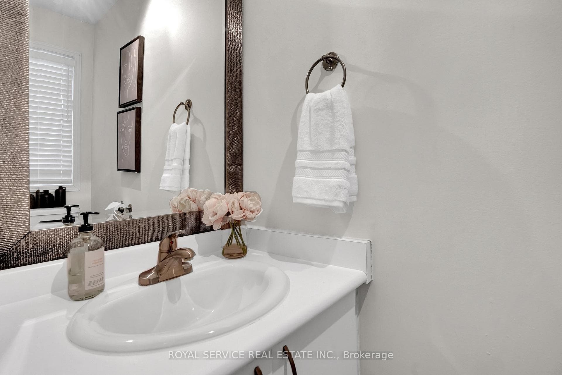 536 Nottingham Crescent photo 3