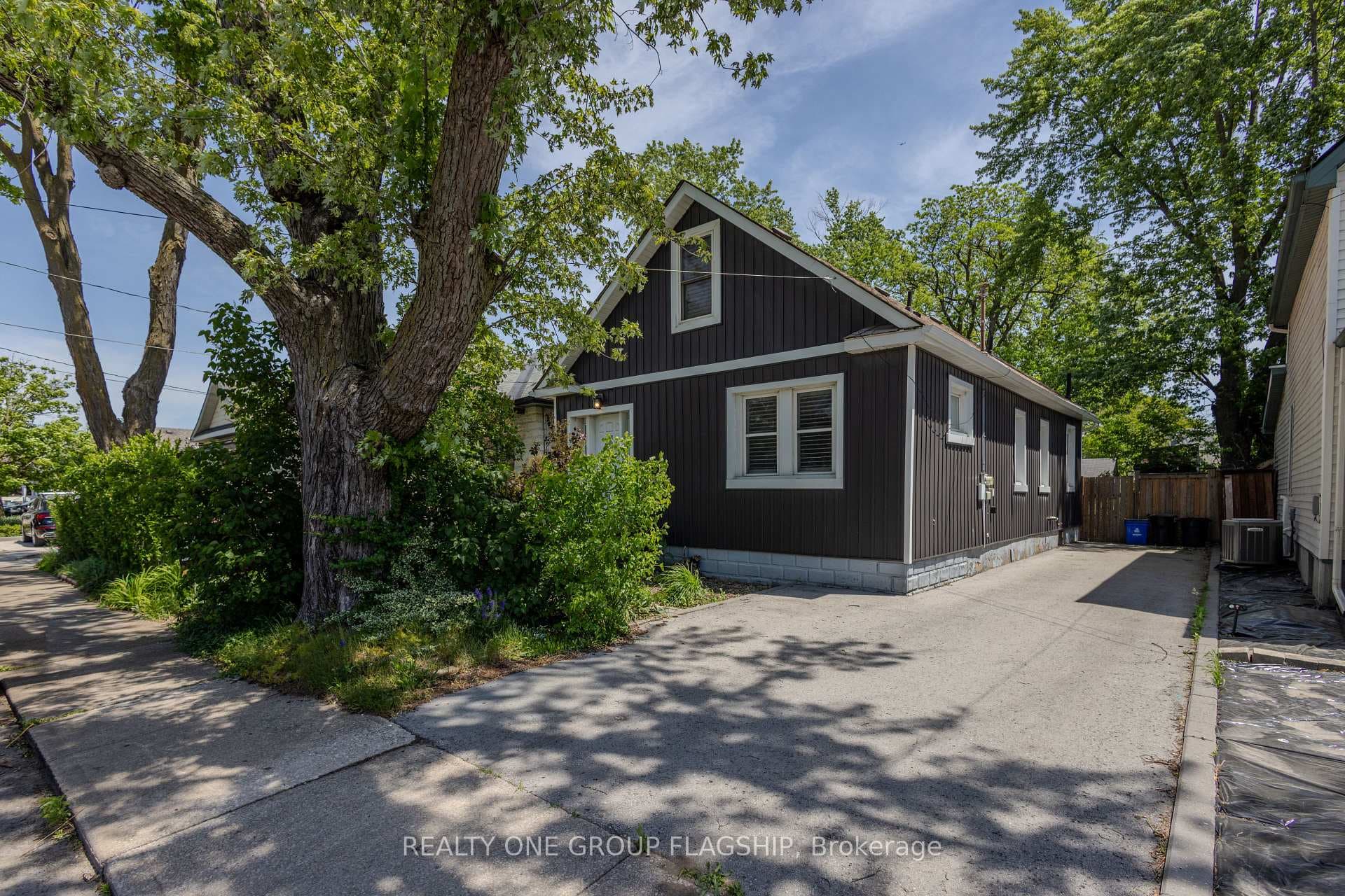 4774 THIRD Avenue photo 3