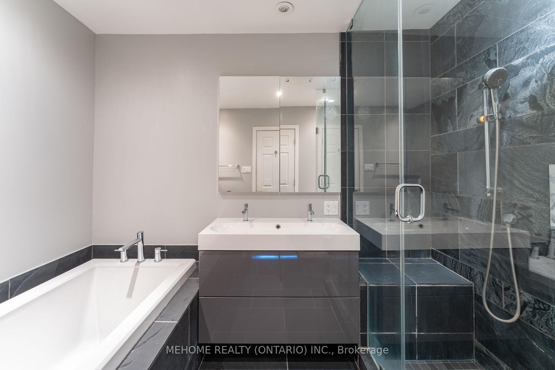 6 Thames Court photo 26