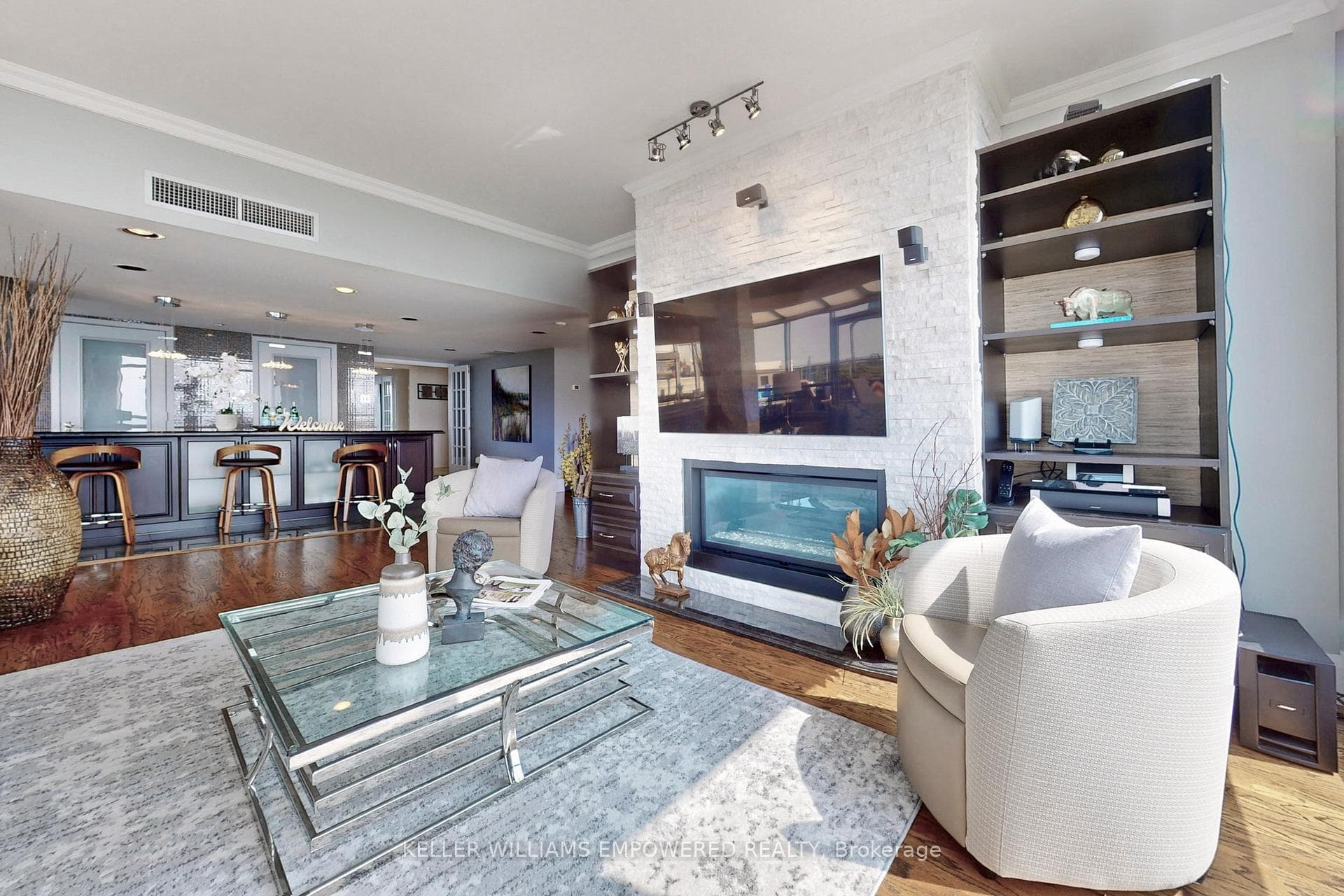 Welcoming ambiance of the linear gas fireplace