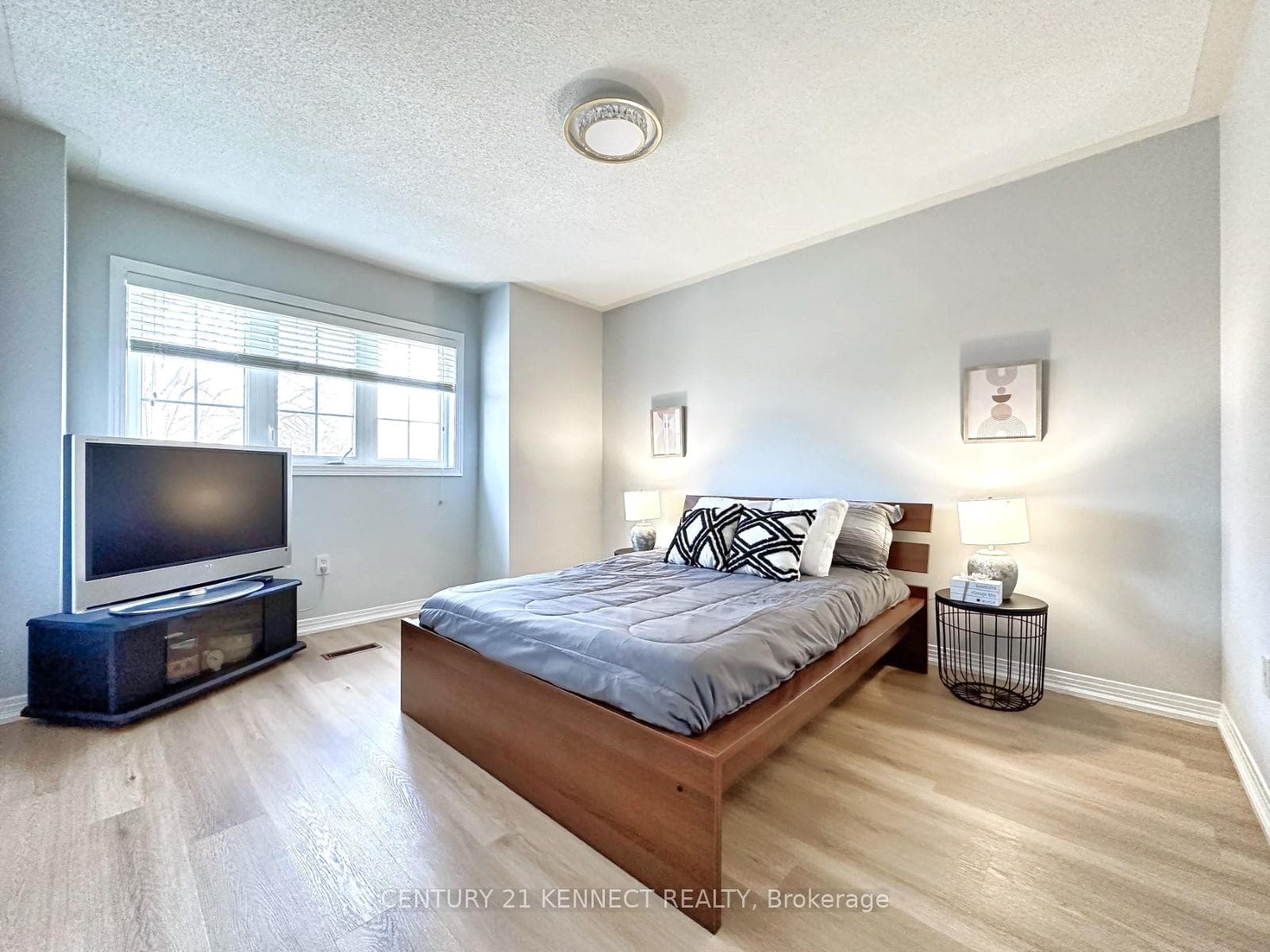 11 Magnotta Road photo 24