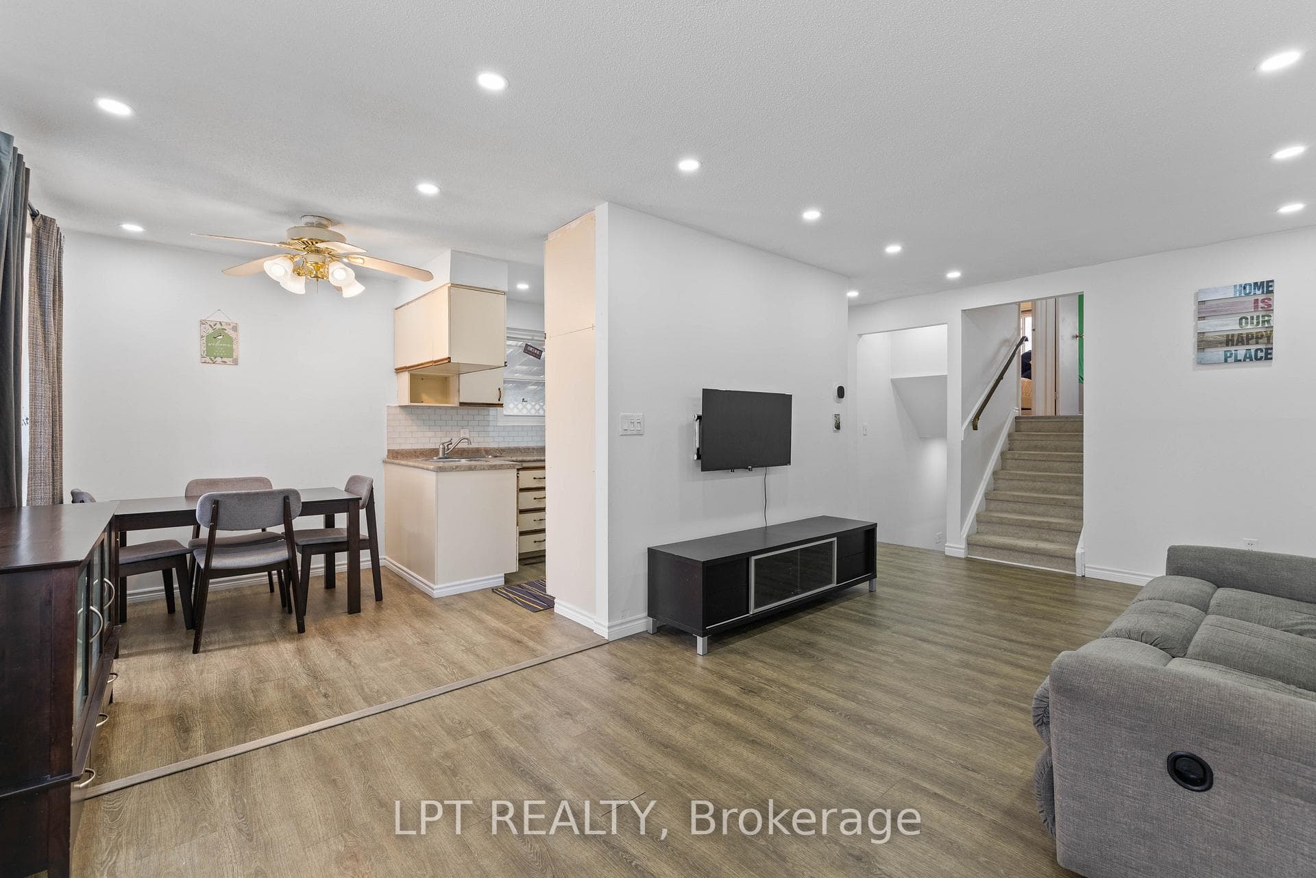 55H Chaucer Crescent photo 9