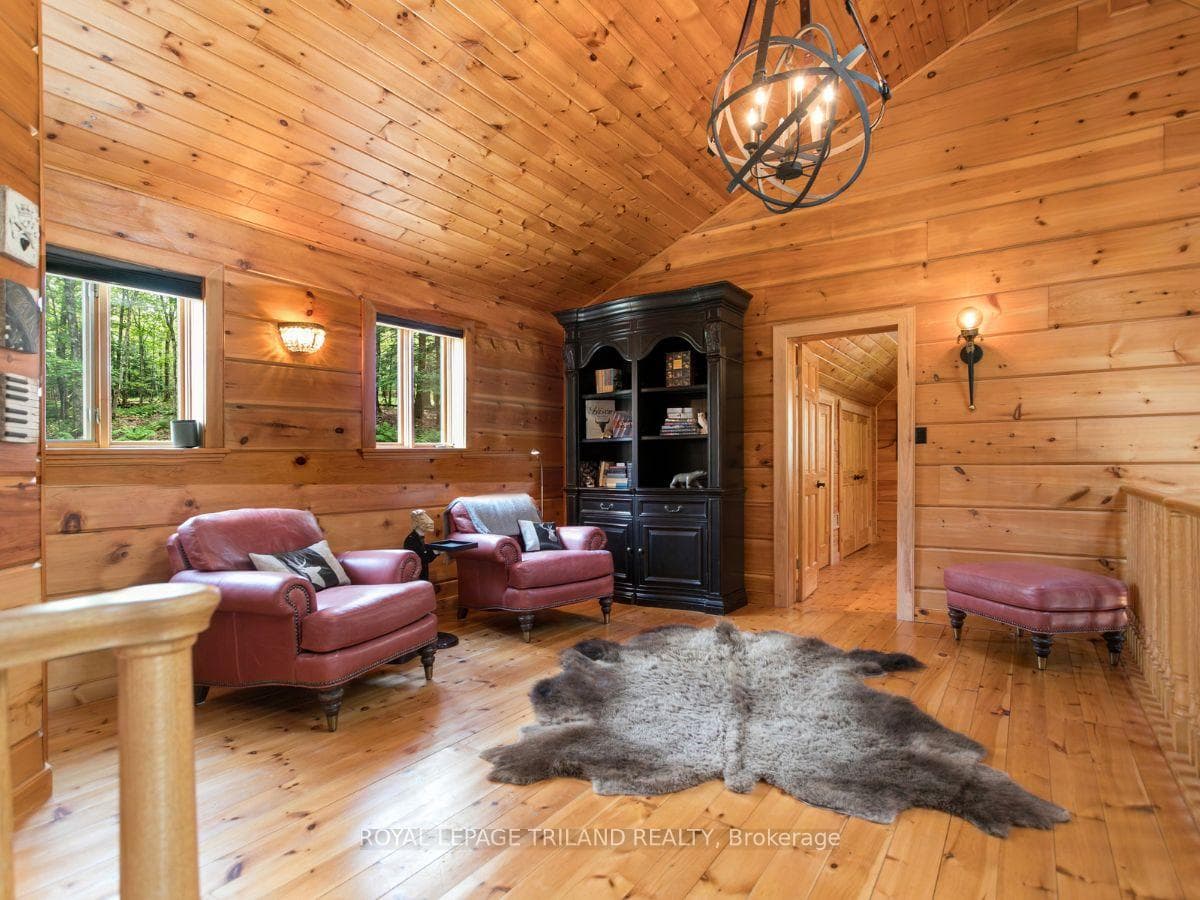 2056 Mockingbird Street photo 18