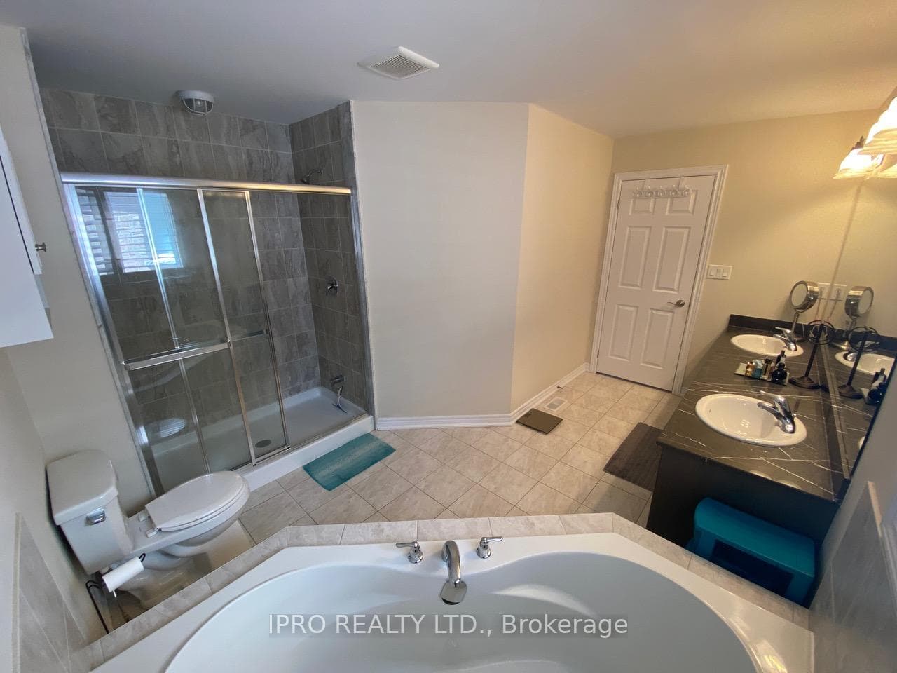 468 Dougall Avenue photo 23