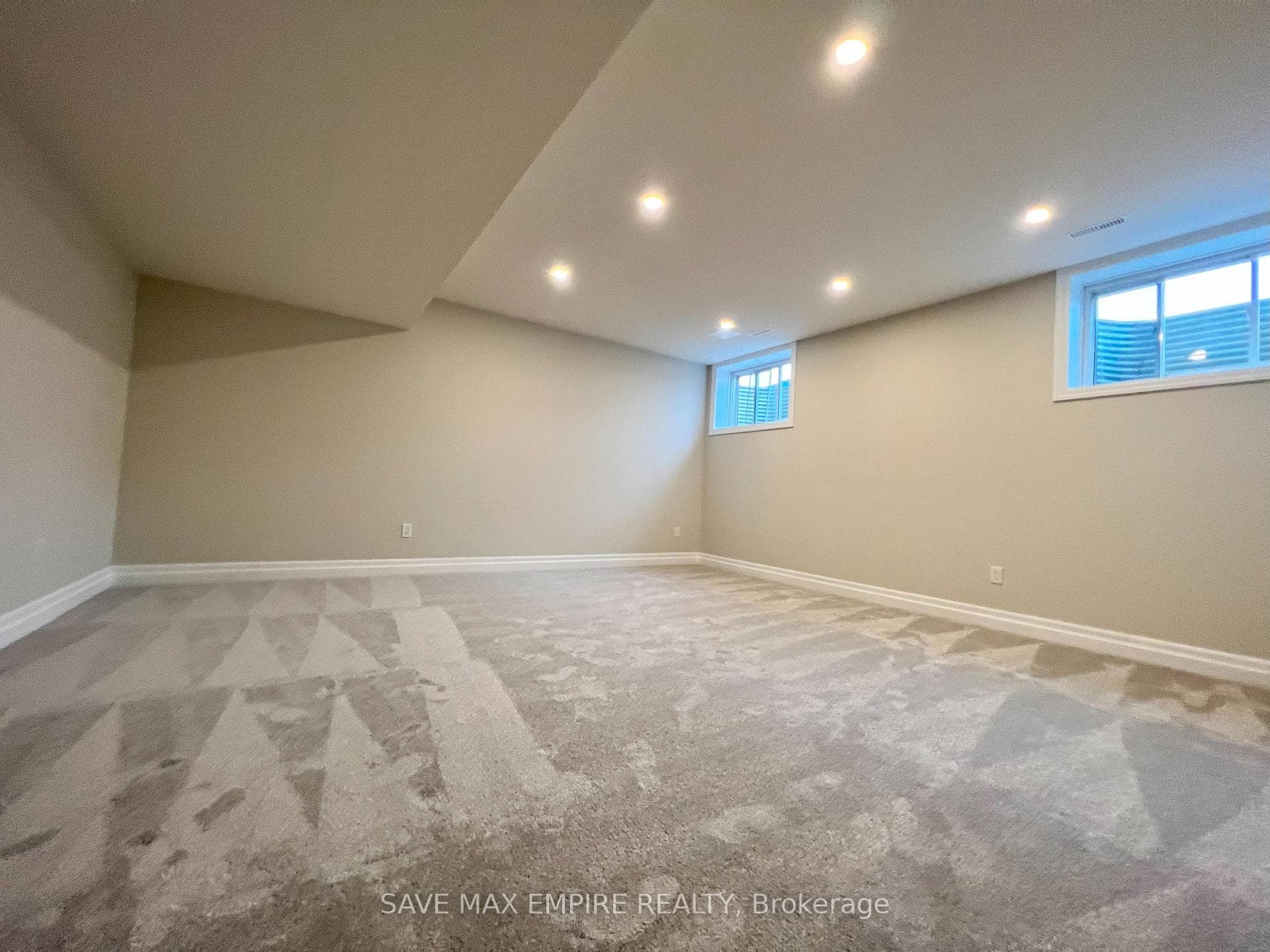 16 Keba Crescent photo 11
