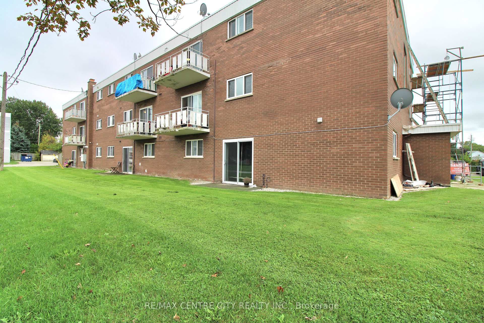 16 HOLLAND Street Unit 1 photo 13
