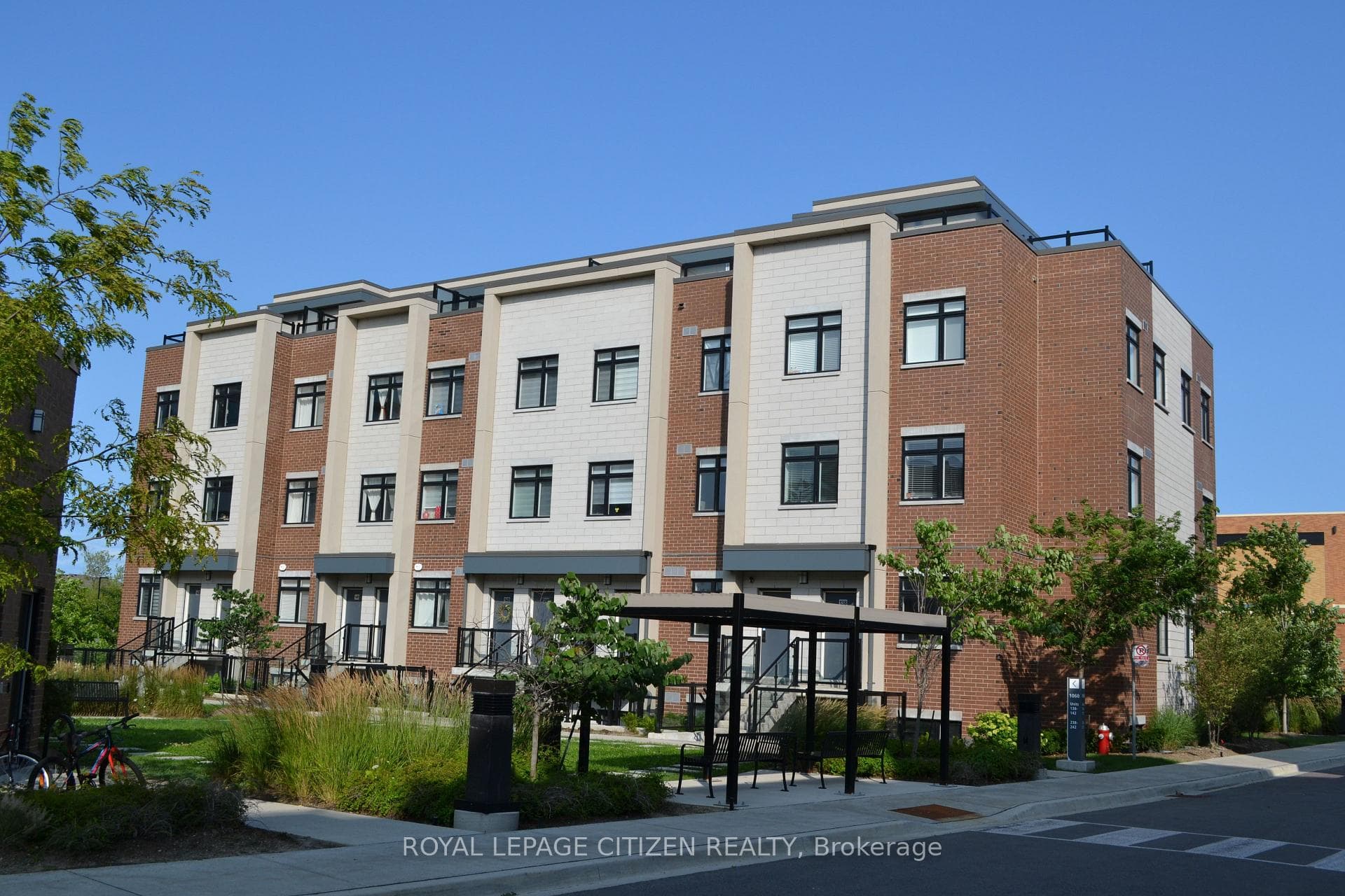 1060 Douglas Mccurdy Common Unit 138 photo 2