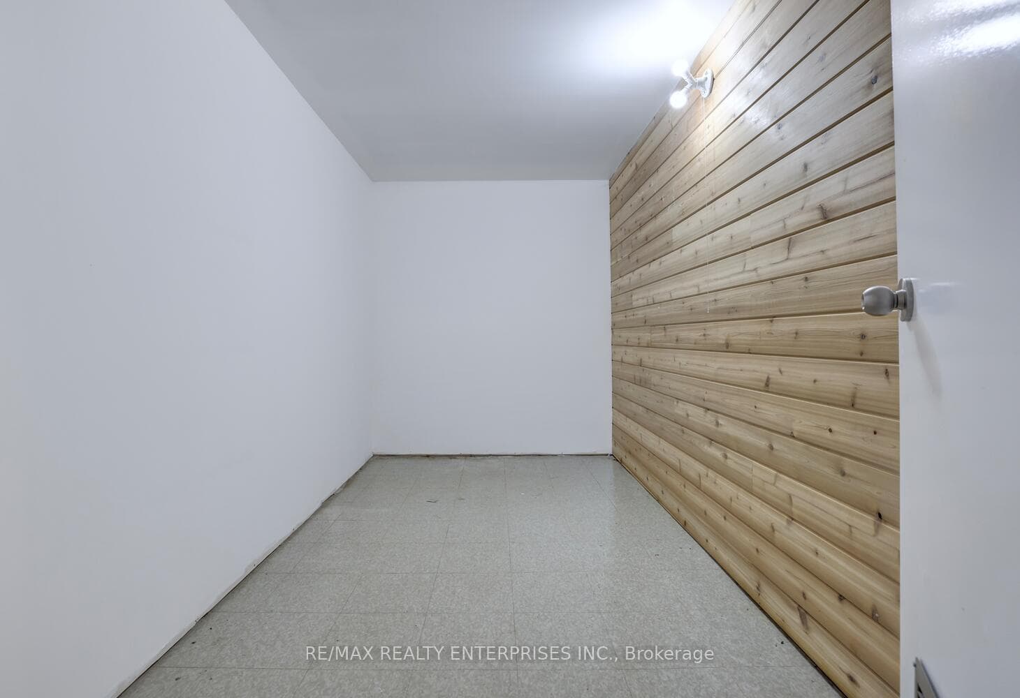 1751 Queen Street photo 27