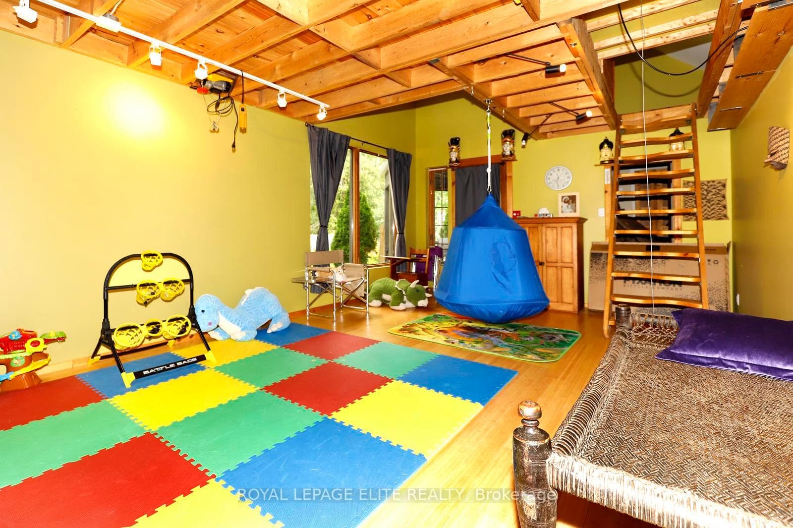 174 Owen Street photo 39